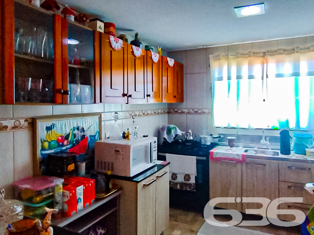 IMÓVEL COM 3 DORMITÓRIOS NO BAIRRO PARQUE GUARANI

Este é um ótimo imóvel para você e sua família! São 167m² de área construída - toda com acabamento em gesso por dentro e cômodos espaçosos, proporcionando mais conforto e aconchego para sua rotina. Possui uma sacada enorme capaz de oferecer um maravilhoso fim de tarde. 

Sua composição ainda dispõe de 3 dormitórios, 3 banheiros e garagem para até 3 carros. Ainda conta com uma proveitosa área de festas para desfrutar de bons momentos ao lado de pessoas especiais. Nos fundos, há uma outra casa de madeira que está alugada, caso queira manter, poderá deixar a casa e obter a renda do aluguel.

Está situado no bairro Parque Guarani, próximo de todas as comodidades necessárias para seu dia a dia, como: supermercado, panificadora, farmácia, escolas, transporte público e demais serviços e estabelecimentos da região.

Saiba mais detalhes desse excelente sobrado! Não vai perder essa oportunidade, né?!

Fale com um de nossos corretores:
Telefone: (47) 3451-0636
WhatsApp: (47) 99190-0636

Imobiliária 636.