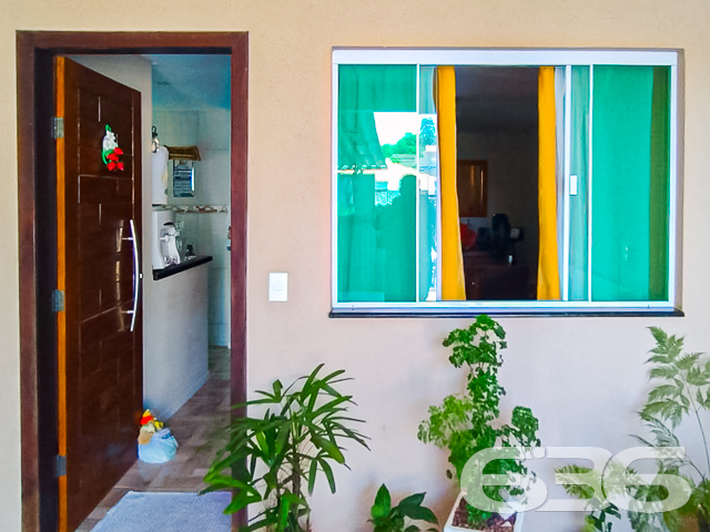 IMÓVEL COM 3 DORMITÓRIOS NO BAIRRO PARQUE GUARANI

Este é um ótimo imóvel para você e sua família! São 167m² de área construída - toda com acabamento em gesso por dentro e cômodos espaçosos, proporcionando mais conforto e aconchego para sua rotina. Possui uma sacada enorme capaz de oferecer um maravilhoso fim de tarde. 

Sua composição ainda dispõe de 3 dormitórios, 3 banheiros e garagem para até 3 carros. Ainda conta com uma proveitosa área de festas para desfrutar de bons momentos ao lado de pessoas especiais. Nos fundos, há uma outra casa de madeira que está alugada, caso queira manter, poderá deixar a casa e obter a renda do aluguel.

Está situado no bairro Parque Guarani, próximo de todas as comodidades necessárias para seu dia a dia, como: supermercado, panificadora, farmácia, escolas, transporte público e demais serviços e estabelecimentos da região.

Saiba mais detalhes desse excelente sobrado! Não vai perder essa oportunidade, né?!

Fale com um de nossos corretores:
Telefone: (47) 3451-0636
WhatsApp: (47) 99190-0636

Imobiliária 636.