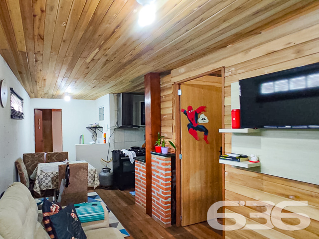 CASA DE ESQUINA COM TERRENO ESPAÇOSO NO BAIRRO PETRÓPOLIS JOINVILLE-SC - ESTUDA PERMUTA
Esta incrível casa de esquina oferece uma configuração generosa com 4 dormitórios confortáveis, 2 cozinhas, 2 salas de estar e 2 banheiros, sendo ideal tanto para famílias numerosas quanto para aquelas que valorizam o espaço amplo e versátil.
Com a conveniência de 2 vagas de garagem coberta, esta residência também se destaca pelo seu amplo quintal, perfeito para quem busca um espaço ao ar livre para desfrutar. Sua localização privilegiada na zona sul da cidade oferece proximidade com escolas, farmácias e um acesso facilitado à região das praias.
Além disso, a casa está situada em uma área elevada, livre de enchentes, proporcionando segurança e tranquilidade aos seus moradores. A presença de duas cozinhas e duas salas de estar conferência aberta ao imóvel, possibilitando diversas possibilidades de uso.
Com 120m² de área construída sobre um terreno de 438,35m², totalmente murado, o imóvel também conta com áreas de serviço e uma churrasqueira, perfeitas para momentos de lazer e descontração.
Não perca a oportunidade de conhecer pessoalmente esta casa aconchegante e espaçosa! Agende já uma visita e explore todos os detalhes que ela tem a oferecer.
Para mais informações, entre em contato conosco:
Telefone: (47) 3451-0636
WhatsApp: (47) 99190-0636
Imobiliária 636.