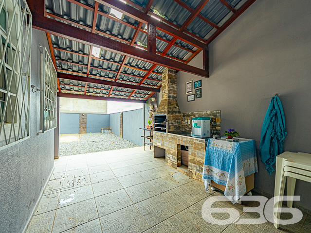 SOBRADO AMPLO NA ZONA SUL DE JOINVILLE-SC

Se você está em busca de uma excelente oportunidade de moradia em um sobrado com acabamentos de alta qualidade, não pode deixar de conferir este imóvel!

Este espaçoso sobrado dispõe de uma suíte e 2 quartos, oferecendo amplo espaço e conforto para toda a sua família. O amplo quintal e a área de festas com churrasqueira são ideais para desfrutar de momentos divertidos ao ar livre. Os detalhes como o rebaixo em gesso e os tons off white conferem elegância e modernidade ao ambiente, criando um espaço acolhedor e sofisticado.

Além disso, o sobrado oferece uma garagem coberta para 2 carros, garantindo segurança e comodidade para você e sua família. Sua localização é privilegiada, próxima a escolas, supermercados, verdureiras, salão de beleza, lojas comerciais e diversos outros serviços essenciais da região. Tudo o que você precisa para que seu dia a dia esteja a poucos passos de distância.

Com aproximadamente 150m² de área construída, totalmente regularizada, esta propriedade apresenta cômodos amplos, bem ventilados e iluminados. Além dos quartos, a casa ainda conta com sala de estar, copa e cozinha conjugada, sacada, 2 banheiros e uma despensa, oferecendo total praticidade.

Não deixe escapar a oportunidade de viver em uma casa linda e completa. Agende agora mesmo uma visita e apaixone-se por todos os detalhes que este imóvel tem a oferecer!

Para mais informações, entre em contato conosco: Telefone: (47) 3451-0636 WhatsApp: (47) 99190-0636

Imobiliária 636.