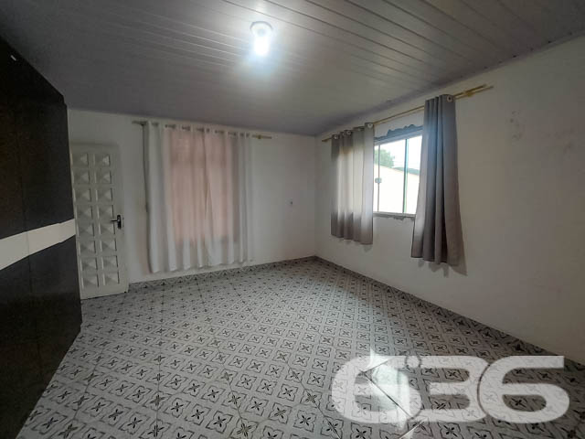 Descubra a residência dos seus sonhos em Joinville! Esta casa térrea, situada no tranquilo bairro de Paranaguamirim, oferece uma combinação perfeita de espaço, conforto e localização ideal. Estuda permuta.
Composição do imóvel:
Quartos: 2 espaçosos dormitórios, 1 suíte aconchegante para garantir sua privacidade e conforto.
Banheiros: Equipados, funcionais e bem posicionados.
Salas: Ampla sala de estar que se integra harmoniosamente com a copa e a cozinha, criando um ambiente acolhedor e ideal para reuniões familiares.
Cozinha: Planejada para maximizar o espaço, com áreas de serviço adjacentes que facilitam o dia a dia.
Garagem: Capacidade para até 4 veículos, com duas vagas cobertas e duas descobertas.
Destaques Externos:
Lazer: Área de festa com churrasqueira, perfeita para celebrar momentos especiais com amigos e família.
Jardim: Um espaço encantador para cultivar plantas e desfrutar de momentos ao ar livre.
Segurança: Portão eletrônico e imóvel totalmente murado, oferecendo segurança e privacidade.
Vantagens do Local:
Rua pavimentada com fácil acesso às principais vias da cidade.
Proximidade com escolas, hospitais, transporte público e serviços públicos essenciais, garantindo comodidade para sua família.
Bairro tranquilo e com excelente vizinhança, ideal para quem busca qualidade de vida.
Potencial de Personalização:
Imóvel pronto para morar com possibilidade de permuta.
Este imóvel é uma verdadeira oportunidade para quem deseja viver em um ambiente espaçoso e com todas as comodidades ao alcance. Visite e veja de perto todas as possibilidades que esta casa tem a oferecer para você e sua família transformarem cada espaço no seu novo lar.
636 NEGÓCIOS IMOBILIÁRIOS: A SUA MELHOR ESCOLHA
Com mais de 30 anos de experiência, a 636 Negócios Imobiliários é sua parceira ideal para encontrar o imóvel perfeito. Estamos prontos para ajudá-lo a fazer deste imóvel o seu novo lar.
Telefone: (47) 3451-0636
WhatsApp: (47) 99190-0636
Não perca esta oportunidade única. Visite nosso site para mais informações: i636.com.br