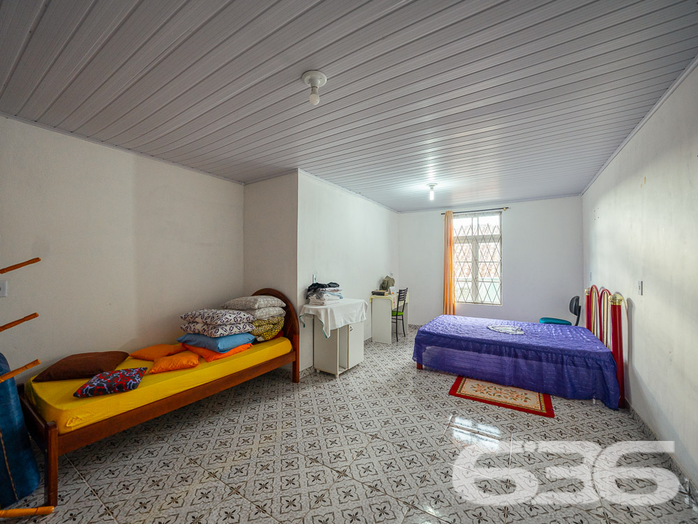 Descubra a residência dos seus sonhos em Joinville! Esta casa térrea, situada no tranquilo bairro de Paranaguamirim, oferece uma combinação perfeita de espaço, conforto e localização ideal. Estuda permuta.
Composição do imóvel:
Quartos: 2 espaçosos dormitórios, 1 suíte aconchegante para garantir sua privacidade e conforto.
Banheiros: Equipados, funcionais e bem posicionados.
Salas: Ampla sala de estar que se integra harmoniosamente com a copa e a cozinha, criando um ambiente acolhedor e ideal para reuniões familiares.
Cozinha: Planejada para maximizar o espaço, com áreas de serviço adjacentes que facilitam o dia a dia.
Garagem: Capacidade para até 4 veículos, com duas vagas cobertas e duas descobertas.
Destaques Externos:
Lazer: Área de festa com churrasqueira, perfeita para celebrar momentos especiais com amigos e família.
Jardim: Um espaço encantador para cultivar plantas e desfrutar de momentos ao ar livre.
Segurança: Portão eletrônico e imóvel totalmente murado, oferecendo segurança e privacidade.
Vantagens do Local:
Rua pavimentada com fácil acesso às principais vias da cidade.
Proximidade com escolas, hospitais, transporte público e serviços públicos essenciais, garantindo comodidade para sua família.
Bairro tranquilo e com excelente vizinhança, ideal para quem busca qualidade de vida.
Potencial de Personalização:
Imóvel pronto para morar com possibilidade de permuta.
Este imóvel é uma verdadeira oportunidade para quem deseja viver em um ambiente espaçoso e com todas as comodidades ao alcance. Visite e veja de perto todas as possibilidades que esta casa tem a oferecer para você e sua família transformarem cada espaço no seu novo lar.
636 NEGÓCIOS IMOBILIÁRIOS: A SUA MELHOR ESCOLHA
Com mais de 30 anos de experiência, a 636 Negócios Imobiliários é sua parceira ideal para encontrar o imóvel perfeito. Estamos prontos para ajudá-lo a fazer deste imóvel o seu novo lar.
Telefone: (47) 3451-0636
WhatsApp: (47) 99190-0636
Não perca esta oportunidade única. Visite nosso site para mais informações: i636.com.br