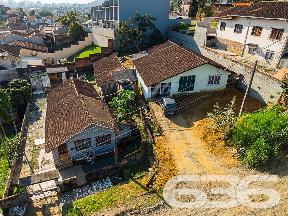OPORTUNIDADE NO BAIRRO GUANABARA!

Apresentamos a você uma oportunidade no bairro Guanabara em Joinville. Com um terreno generoso de 524,47m², aqui é uma mina de ouro para investidores inteligentes.

A localização é um bônus adicional. No bairro Guanabara, você estará próximo a tudo o que precisa - escolas, mercados, transporte público e muito mais. Aproveite o conforto da vida urbana sem abrir mão da tranquilidade que um lar proporciona.

Não perca essa chance de viver e investir com sabedoria.

Fale conosco e saiba mais:
Telefone: (47) 3451-0636
WhatsApp: (47) 99190-0636

Imobiliária 636.