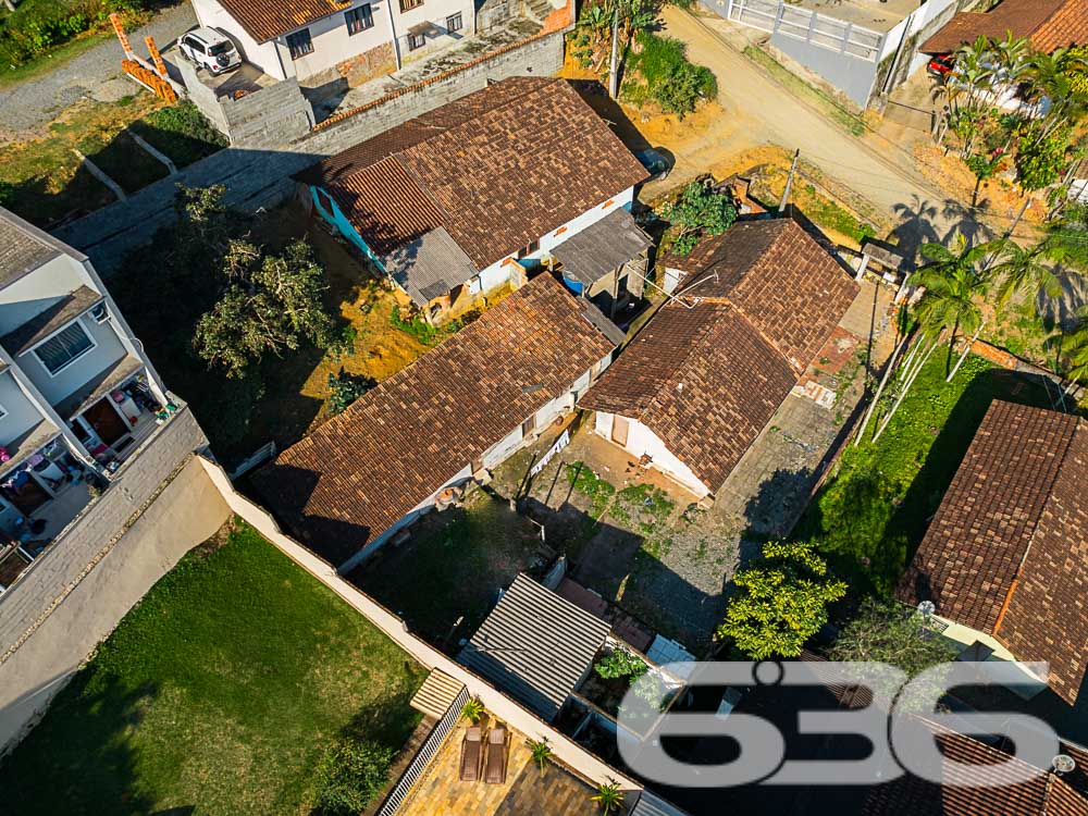 OPORTUNIDADE NO BAIRRO GUANABARA!

Apresentamos a você uma oportunidade no bairro Guanabara em Joinville. Com um terreno generoso de 524,47m², aqui é uma mina de ouro para investidores inteligentes.

A localização é um bônus adicional. No bairro Guanabara, você estará próximo a tudo o que precisa - escolas, mercados, transporte público e muito mais. Aproveite o conforto da vida urbana sem abrir mão da tranquilidade que um lar proporciona.

Não perca essa chance de viver e investir com sabedoria.

Fale conosco e saiba mais:
Telefone: (47) 3451-0636
WhatsApp: (47) 99190-0636

Imobiliária 636.