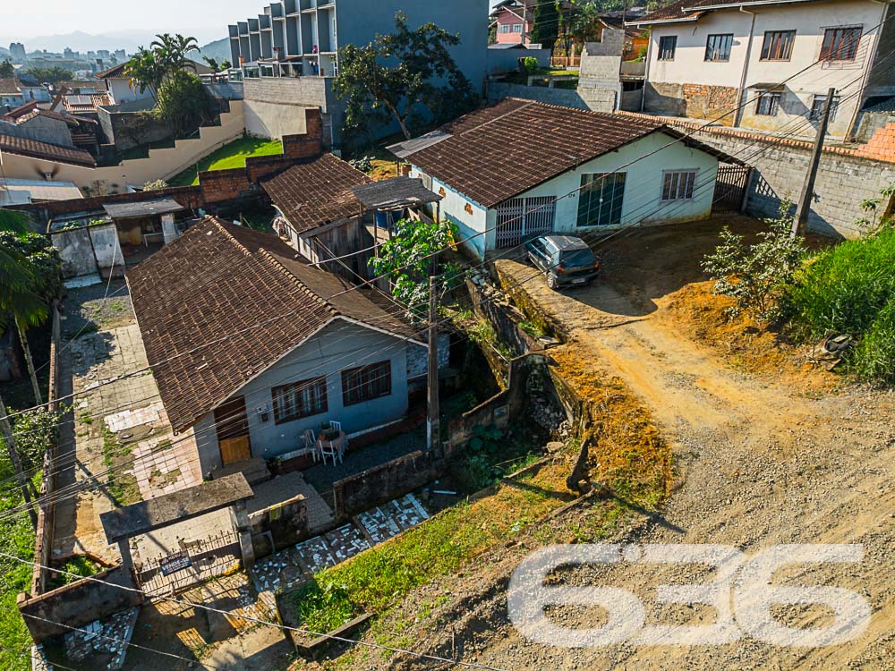 OPORTUNIDADE NO BAIRRO GUANABARA!

Apresentamos a você uma oportunidade no bairro Guanabara em Joinville. Com um terreno generoso de 524,47m², aqui é uma mina de ouro para investidores inteligentes.

A localização é um bônus adicional. No bairro Guanabara, você estará próximo a tudo o que precisa - escolas, mercados, transporte público e muito mais. Aproveite o conforto da vida urbana sem abrir mão da tranquilidade que um lar proporciona.

Não perca essa chance de viver e investir com sabedoria.

Fale conosco e saiba mais:
Telefone: (47) 3451-0636
WhatsApp: (47) 99190-0636

Imobiliária 636.