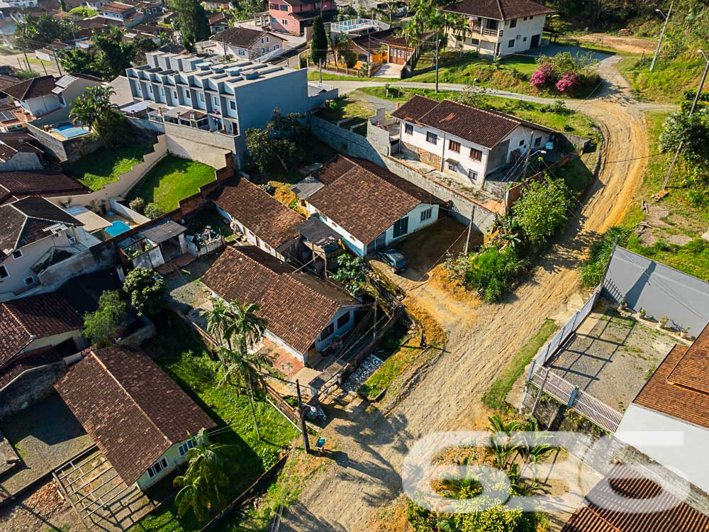 OPORTUNIDADE NO BAIRRO GUANABARA!

Apresentamos a você uma oportunidade no bairro Guanabara em Joinville. Com um terreno generoso de 524,47m², aqui é uma mina de ouro para investidores inteligentes.

A localização é um bônus adicional. No bairro Guanabara, você estará próximo a tudo o que precisa - escolas, mercados, transporte público e muito mais. Aproveite o conforto da vida urbana sem abrir mão da tranquilidade que um lar proporciona.

Não perca essa chance de viver e investir com sabedoria.

Fale conosco e saiba mais:
Telefone: (47) 3451-0636
WhatsApp: (47) 99190-0636

Imobiliária 636.