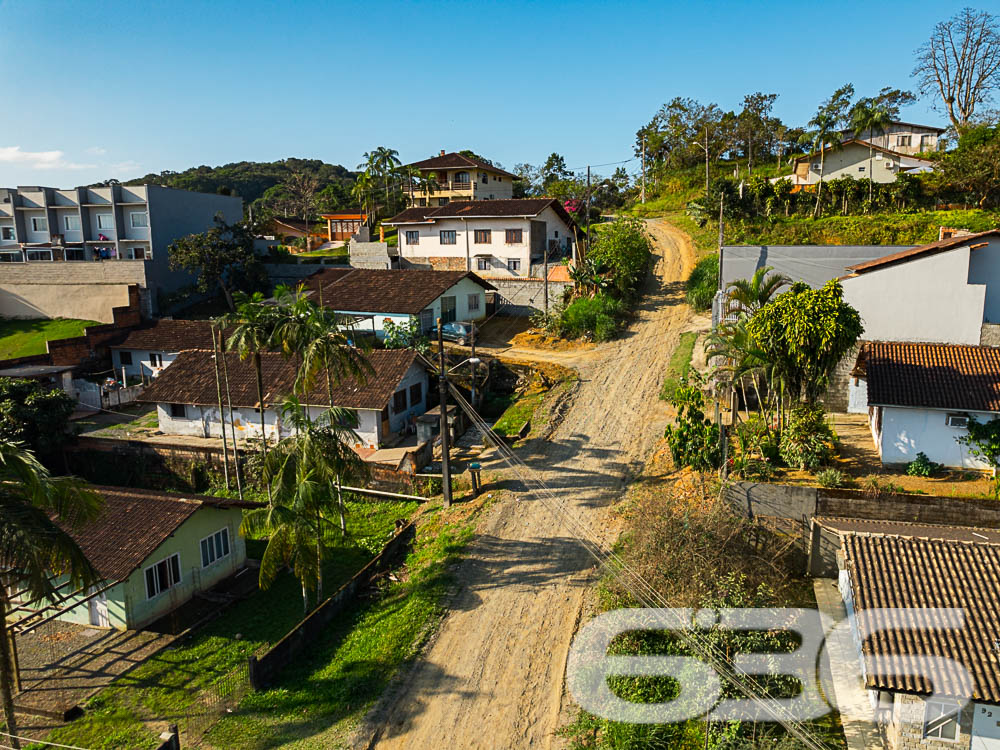 OPORTUNIDADE NO BAIRRO GUANABARA!

Apresentamos a você uma oportunidade no bairro Guanabara em Joinville. Com um terreno generoso de 524,47m², aqui é uma mina de ouro para investidores inteligentes.

A localização é um bônus adicional. No bairro Guanabara, você estará próximo a tudo o que precisa - escolas, mercados, transporte público e muito mais. Aproveite o conforto da vida urbana sem abrir mão da tranquilidade que um lar proporciona.

Não perca essa chance de viver e investir com sabedoria.

Fale conosco e saiba mais:
Telefone: (47) 3451-0636
WhatsApp: (47) 99190-0636

Imobiliária 636.