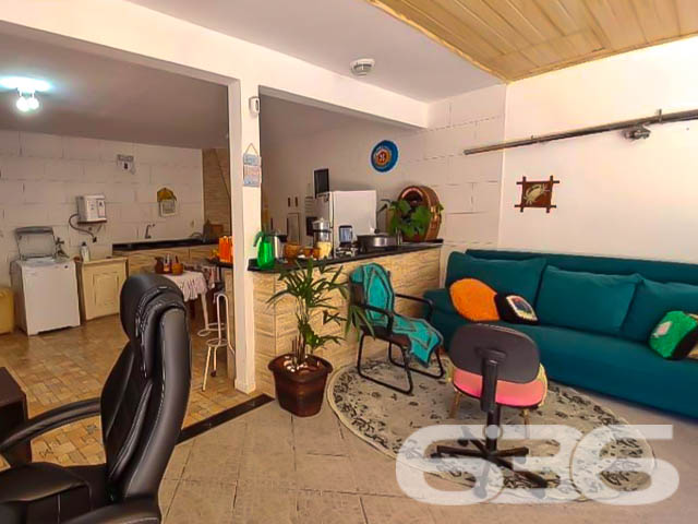 ÓTIMA CASA A 300 METROS DA DO MAR, NA PRAIA DE UBATUBA - SÃO FRANCISCO DO SUL!
Preparado para viver momentos inesquecíveis? Então, esta casa é perfeita para você! Apenas a 300 metros da excelente praia de Ubatuba, em São Francisco do Sul, você encontrará este verdadeiro refúgio de conforto e lazer, com uma localização simplesmente espetacular.
Com peças amplas e um bom design, esta casa é um verdadeiro convite para o bem-estar e a harmonia. São 230m² de área construída, distribuídos em uma suíte e mais 4 dormitórios acolhedores. Para acomodar sua família e amigos com total conforto, duas cozinhas completas facilitarão os momentos de confraternização.
Não para por aí! A casa também conta com uma sala de estar perfeita para relaxar, uma sala de jogos que proporcionará diversão sem limites, e um home office para momentos de produtividade. E que tal se refrescar em uma piscina privativa ou aproveitar a área de festas com churrasqueira para celebrar os melhores momentos da vida?
Com uma abertura de 18 metros, o terreno de 382,50m² ainda possui um belo jardim que traz mais beleza e tranquilidade ao ambiente. A casa oferece ainda garagem coberta para 3 carros e vaga descoberta.
Se você busca qualidade de vida, lazer e proximidade com a natureza, esta casa é a escolha certa! Não perca tempo e agende agora mesmo uma visita.
Fale conosco e saiba mais:
Telefone: (47) 3448-3636
WhatsApp: (47) 99190-0636
Imobiliária 636.