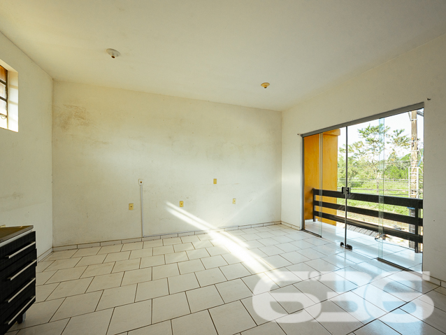 DESCUBRA ESSA OPORTUNIDADE DE INVESTIMENTO NO BAIRRO PARANAGUAMIRIM - ESTUDA PERMUTA 

Na parte superior do sobrado, você encontrará uma área espaçosa de 74m², dividida em duas salas, com um banheiro. Essa área pode ser facilmente adaptada para moradia, oferecendo uma excelente opção para aluguel, com um valor de locação estimado em R$ 1500,00.

Com uma edícula de 12m² equipada com churrasqueira, você terá um espaço perfeito para confraternizar com amigos e familiares, criando memórias inesquecíveis em momentos de lazer.

Além disso, o sobrado conta com duas salas comerciais de 30m² cada na parte da frente. Essas salas são uma excelente oportunidade para investimento, pois cada uma pode ser alugada por R$ 1500,00, proporcionando uma ótima fonte de renda.

Localizado em uma região estratégica, o bairro Paranaguamirim oferece fácil acesso a diversas comodidades, tornando esse imóvel ainda mais atrativo.

Saiba mais:
Telefone: (47) 3451-0636
WhatsApp: (47) 99190-0636

Imobiliária 636.