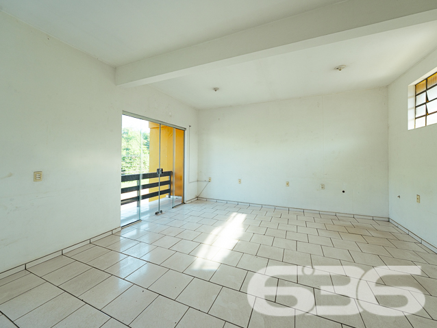 DESCUBRA ESSA OPORTUNIDADE DE INVESTIMENTO NO BAIRRO PARANAGUAMIRIM - ESTUDA PERMUTA 

Na parte superior do sobrado, você encontrará uma área espaçosa de 74m², dividida em duas salas, com um banheiro. Essa área pode ser facilmente adaptada para moradia, oferecendo uma excelente opção para aluguel, com um valor de locação estimado em R$ 1500,00.

Com uma edícula de 12m² equipada com churrasqueira, você terá um espaço perfeito para confraternizar com amigos e familiares, criando memórias inesquecíveis em momentos de lazer.

Além disso, o sobrado conta com duas salas comerciais de 30m² cada na parte da frente. Essas salas são uma excelente oportunidade para investimento, pois cada uma pode ser alugada por R$ 1500,00, proporcionando uma ótima fonte de renda.

Localizado em uma região estratégica, o bairro Paranaguamirim oferece fácil acesso a diversas comodidades, tornando esse imóvel ainda mais atrativo.

Saiba mais:
Telefone: (47) 3451-0636
WhatsApp: (47) 99190-0636

Imobiliária 636.