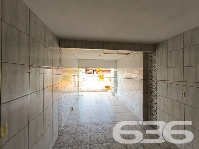 INVISTA E VIVA O DOBRO DO BEM-ESTAR NESTE SOBRADO - ESTUDA PERMUTA
Este imóvel é simplesmente incrível! Um sobrado generoso que proporciona não apenas uma, mas cinco ótimas oportunidades de investimento! Com sua disposição inteligente, ele está dividido em 5 quitinetes estrategicamente projetadas para oferecer conforto e comodidade aos moradores.
Na parte de cima, temos dois apartamentos, gerando uma renda extra garantida. Na parte inferior, encontramos mais três quitinetes que completam esse potencial de ganhos. Somados, os aluguéis proporcionam uma receita mensal de R$ 3.200,00! Um verdadeiro impulso financeiro para você aproveitar.
A localização é outra grande vantagem! Rua asfaltada, vizinhança bonita e com fácil acesso a todos os serviços essenciais, como mercados, padarias, escola, postinho de saúde, posto de gasolina e conveniências.
Acredite, essa oportunidade é única! Adquira esse imóvel e obtenha um retorno duplamente satisfatório: investimento sólido e qualidade de vida. Venha conhecer essa maravilha de perto!
Fale conosco e saiba mais:
Telefone: (47) 3451-0636
WhatsApp: (47) 99190-0636
Imobiliária 636.