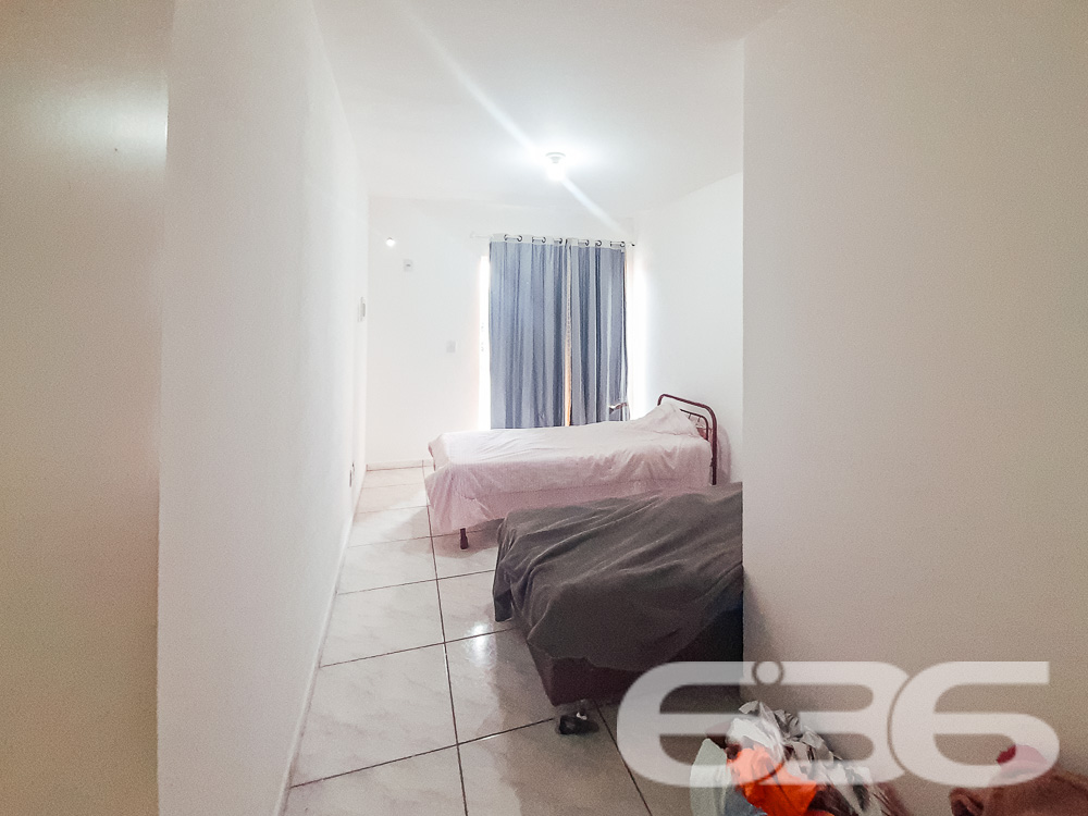 SOBRADO COM 2 DORMITÓRIOS NO BAIRRO JARIVATUBA - ESTUDA PERMUTA

Procurando um imóvel que combine conforto, segurança e localização? Este geminado averbado no bairro Jarivatuba em Joinville é a escolha perfeita! Com 2 dormitórios, garagem coberta para dois carros e um amplo terreno na frente e nos fundos, este imóvel oferece tudo o que você precisa para viver bem.

CARACTERÍSTICAS DO IMÓVEL:
Conta com 2 dormitórios aconchegantes, uma sala de estar espaçosa para momentos em família e um lavabo prático. A copa e cozinha conjugadas oferecem um ambiente ideal para refeições em família. Imagine também um belo jardim ou uma área de lazer nos espaços abertos do terreno!

LOCALIZAÇÃO ESTRATÉGICA:
Localizado no bairro Jarivatuba, você estará perto de vias de acesso, transporte público, escolas e serviços essenciais. Tudo o que você precisa está ao seu alcance!

636 NEGÓCIOS IMOBILIÁRIOS: A SUA MELHOR ESCOLHA
Com mais de 30 anos de experiência, a 636 Negócios Imobiliários é a sua parceira de confiança para encontrar o imóvel ideal. Entre em contato conosco para mais informações e agende sua visita hoje mesmo.
Telefone: (47) 3451-0636
WhatsApp: (47) 99190-0636