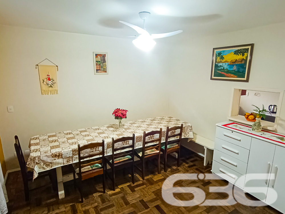 SUA CASA À BEIRA-MAR EM UBATUBA, SÃO FRANCISCO DO SUL: UMA OPORTUNIDADE RARA (5 QUARTOS)

Preparado para viver o sonho de morar perto do mar? Apresentamos a você este deslumbrante sobrado de 220m² de área construída, localizado em Ubatuba, São Francisco do Sul.

Esta espaçosa casa é um verdadeiro tesouro, situada a poucos metros da praia, na segunda quadra, com uma vista deslumbrante do nascer do sol e uma visão parcial do oceano.

Este imóvel oferece um estilo de vida invejável, com um espaço generoso e bem conservado. Sua fachada imponente e sua posição estratégica para aproveitar ao máximo a luz solar fazem dele um local ideal para relaxar e apreciar a tranquilidade da praia.

Com 5 dormitórios, esta casa é perfeita para famílias grandes ou para receber amigos em um ambiente confortável. A área de estar e jantar é ideal para compartilhar momentos especiais, enquanto a cozinha funcional oferece o espaço perfeito para preparar deliciosas refeições.

Com 4 vagas de garagem descobertas e 2 vagas cobertas, você terá espaço suficiente para receber visitantes. A área de festas com churrasqueira é ideal para churrascos à beira-mar, e a edícula adiciona uma dimensão adicional à propriedade.

Esta é a oportunidade que você esperava para aproveitar a brisa do oceano, viver perto do mar e abraçar o estilo de vida praiano. Entre em contato para agendar uma visita e não perca esta oportunidade única.

Telefone: 47 3448-3636
WhatsApp: 47 99190-0636

Imobiliária 636.