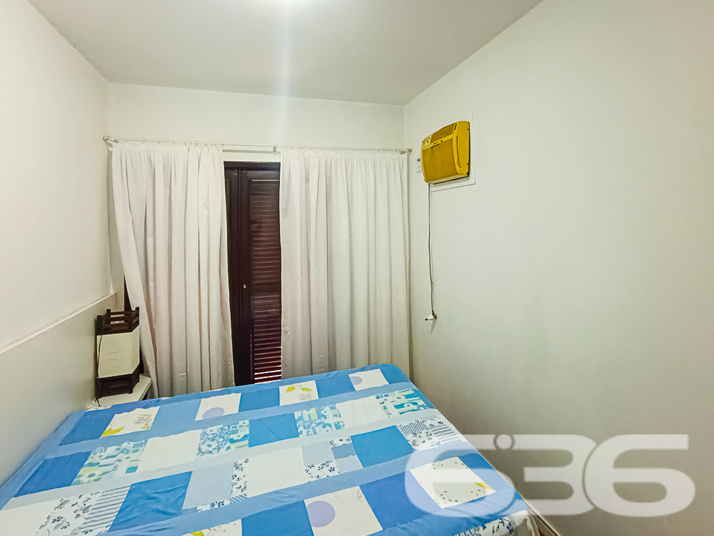 SUA CASA À BEIRA-MAR EM UBATUBA, SÃO FRANCISCO DO SUL: UMA OPORTUNIDADE RARA (5 QUARTOS)

Preparado para viver o sonho de morar perto do mar? Apresentamos a você este deslumbrante sobrado de 220m² de área construída, localizado em Ubatuba, São Francisco do Sul.

Esta espaçosa casa é um verdadeiro tesouro, situada a poucos metros da praia, na segunda quadra, com uma vista deslumbrante do nascer do sol e uma visão parcial do oceano.

Este imóvel oferece um estilo de vida invejável, com um espaço generoso e bem conservado. Sua fachada imponente e sua posição estratégica para aproveitar ao máximo a luz solar fazem dele um local ideal para relaxar e apreciar a tranquilidade da praia.

Com 5 dormitórios, esta casa é perfeita para famílias grandes ou para receber amigos em um ambiente confortável. A área de estar e jantar é ideal para compartilhar momentos especiais, enquanto a cozinha funcional oferece o espaço perfeito para preparar deliciosas refeições.

Com 4 vagas de garagem descobertas e 2 vagas cobertas, você terá espaço suficiente para receber visitantes. A área de festas com churrasqueira é ideal para churrascos à beira-mar, e a edícula adiciona uma dimensão adicional à propriedade.

Esta é a oportunidade que você esperava para aproveitar a brisa do oceano, viver perto do mar e abraçar o estilo de vida praiano. Entre em contato para agendar uma visita e não perca esta oportunidade única.

Telefone: 47 3448-3636
WhatsApp: 47 99190-0636

Imobiliária 636.