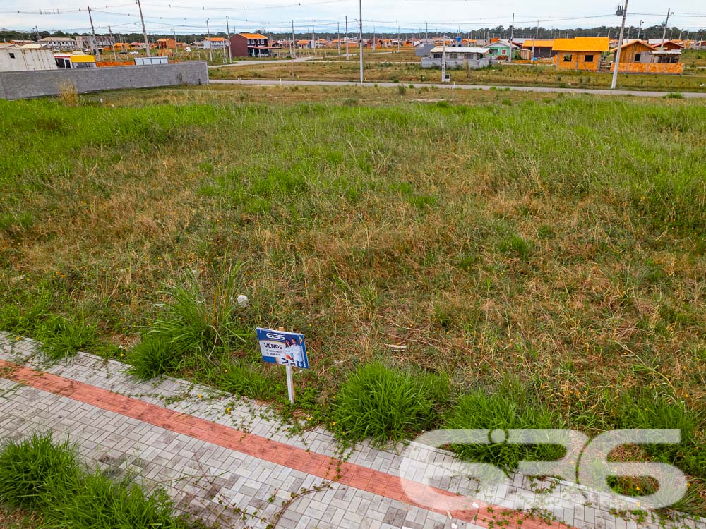 VENDE-SE TERRENO EM ARAQUARI - COLÉGIO AGRÍCOLA

Imagine construir a casa dos seus sonhos ou iniciar um novo empreendimento em um terreno plano e regular, com 240m² de área total. Com 12 metros de frente e 20 metros nas laterais, este terreno no bairro Colégio Agrícola em Araquari é a tela em branco perfeita para você pintar seu futuro.

ESPAÇO E FLEXIBILIDADE:
Este terreno oferece um amplo espaço para você materializar suas ideias. Seja uma casa com jardim e área de lazer ou um estabelecimento comercial, as possibilidades são infinitas. O lote é plano e regular, o que facilita qualquer tipo de construção.

LOCALIZAÇÃO PRIVILEGIADA:
O terreno está situado no bairro Colégio Agrícola, uma região em crescimento na cidade de Araquari. A localização é ideal para quem busca tranquilidade sem abrir mão da proximidade com o centro da cidade.

A 636 NEGÓCIOS IMOBILIÁRIOS É SUA MELHOR ESCOLHA:
Com mais de 30 anos de experiência no mercado imobiliário, a 636 Negócios Imobiliários é a sua parceira de confiança. Entre em contato conosco para mais informações e agende sua visita hoje mesmo.
Telefone: (47) 3451-0636
WhatsApp: (47) 99190-0636