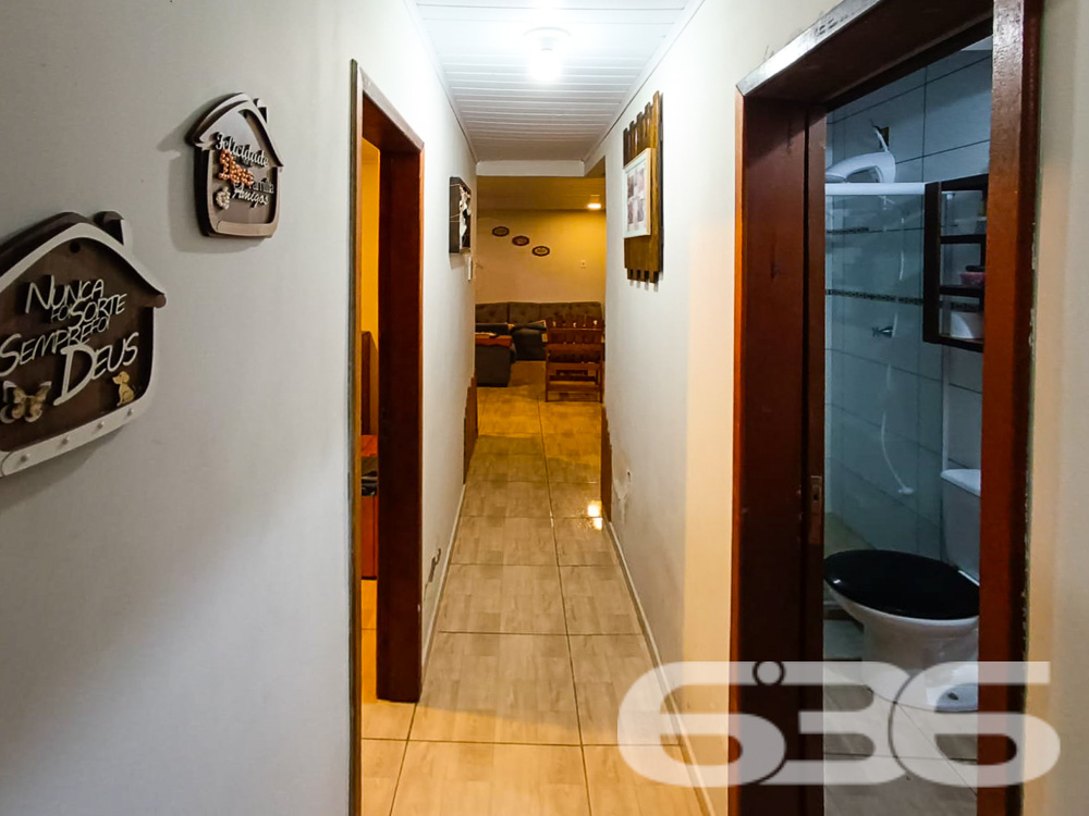IMÓVEL COM 2 DORMITÓRIOS NO BAIRRO JARDIM PARAÍSO

Procurando o lugar perfeito para chamar de lar em Joinville? Este imóvel no bairro Jardim Paraíso é a resposta. Com uma área construída de 100m² em um terreno de 360m², a propriedade oferece 2 dormitórios, banheiro, e garagens cobertas e descobertas, além de uma piscina convidativa.

CONFORTO E LAZER EM CADA CANTO:
Esta casa foi projetada para proporcionar a melhor qualidade de vida. O espaço conta com 2 dormitórios aconchegantes, uma sala de estar para momentos relaxantes e uma cozinha prática. Mas o destaque fica por conta da área externa: uma piscina para os dias de calor e um gazebo para desfrutar de momentos ao ar livre.

LOCALIZAÇÃO PRIVILEGIADA:
Aqui, você estará perto de tudo o que precisa para viver bem, desde supermercados até escolas e hospitais.

ESCOLHA A 636 NEGÓCIOS IMOBILIÁRIOS:
Com mais de 30 anos de experiência, a 636 Negócios Imobiliários é a escolha certa para quem busca segurança e confiabilidade. Entre em contato conosco para mais informações e agende sua visita hoje mesmo.
Telefone: (47) 3451-0636
WhatsApp: (47) 99190-0636