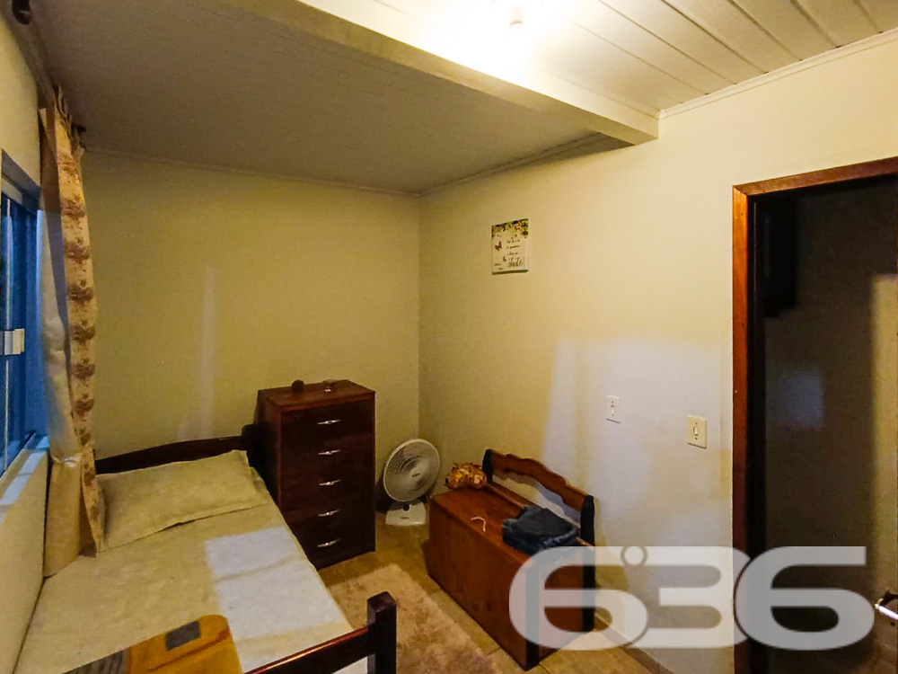 IMÓVEL COM 2 DORMITÓRIOS NO BAIRRO JARDIM PARAÍSO

Procurando o lugar perfeito para chamar de lar em Joinville? Este imóvel no bairro Jardim Paraíso é a resposta. Com uma área construída de 100m² em um terreno de 360m², a propriedade oferece 2 dormitórios, banheiro, e garagens cobertas e descobertas, além de uma piscina convidativa.

CONFORTO E LAZER EM CADA CANTO:
Esta casa foi projetada para proporcionar a melhor qualidade de vida. O espaço conta com 2 dormitórios aconchegantes, uma sala de estar para momentos relaxantes e uma cozinha prática. Mas o destaque fica por conta da área externa: uma piscina para os dias de calor e um gazebo para desfrutar de momentos ao ar livre.

LOCALIZAÇÃO PRIVILEGIADA:
Aqui, você estará perto de tudo o que precisa para viver bem, desde supermercados até escolas e hospitais.

ESCOLHA A 636 NEGÓCIOS IMOBILIÁRIOS:
Com mais de 30 anos de experiência, a 636 Negócios Imobiliários é a escolha certa para quem busca segurança e confiabilidade. Entre em contato conosco para mais informações e agende sua visita hoje mesmo.
Telefone: (47) 3451-0636
WhatsApp: (47) 99190-0636