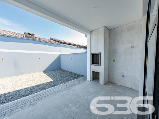 SOBRADO DE ALTO PADRÃO NO BAIRRO IRIRÚ - COM SUÍTE MASTER + 2 SUÍTES

Imagine viver em um sobrado de alto padrão com 221,71m² de área construída, localizado no desejado bairro Iririú. Este imóvel não é apenas uma casa, mas um estilo de vida. Com 2 suítes, uma suíte master e 5 banheiros, este sobrado oferece luxo e conforto em cada detalhe, e ainda está em fase de acabamento, permitindo que você adicione seu toque pessoal.

DETALHES DO IMÓVEL:
O sobrado conta com 2 suítes espaçosas, além uma suíte master, proporcionando um ambiente de luxo e privacidade. A sala de estar e jantar oferece um espaço aberto e acolhedor, perfeito para receber amigos e familiares. A cozinha, planejada para ser prática e elegante, será o coração da sua casa.

LOCALIZAÇÃO E INFRAESTRUTURA:
O bairro Iririú é conhecido por sua excelente localização e infraestrutura completa. Aqui, você estará perto de tudo que precisa para um dia a dia conveniente e agradável.

ESCOLHA A 636 NEGÓCIOS IMOBILIÁRIOS:
Com mais de 30 anos de experiência no mercado imobiliário, a 636 Negócios Imobiliários é a escolha certa para quem busca qualidade e segurança. Nossa equipe de profissionais altamente qualificados está pronta para auxiliá-lo em cada etapa do processo.
Telefone: (47) 3451-0636
WhatsApp: (47) 99190-0636