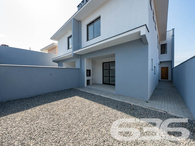 SOBRADO DE ALTO PADRÃO NO BAIRRO IRIRÚ - COM SUÍTE MASTER + 2 SUÍTES

Imagine viver em um sobrado de alto padrão com 221,71m² de área construída, localizado no desejado bairro Iririú. Este imóvel não é apenas uma casa, mas um estilo de vida. Com 2 suítes, uma suíte master e 5 banheiros, este sobrado oferece luxo e conforto em cada detalhe, e ainda está em fase de acabamento, permitindo que você adicione seu toque pessoal.

DETALHES DO IMÓVEL:
O sobrado conta com 2 suítes espaçosas, além uma suíte master, proporcionando um ambiente de luxo e privacidade. A sala de estar e jantar oferece um espaço aberto e acolhedor, perfeito para receber amigos e familiares. A cozinha, planejada para ser prática e elegante, será o coração da sua casa.

LOCALIZAÇÃO E INFRAESTRUTURA:
O bairro Iririú é conhecido por sua excelente localização e infraestrutura completa. Aqui, você estará perto de tudo que precisa para um dia a dia conveniente e agradável.

ESCOLHA A 636 NEGÓCIOS IMOBILIÁRIOS:
Com mais de 30 anos de experiência no mercado imobiliário, a 636 Negócios Imobiliários é a escolha certa para quem busca qualidade e segurança. Nossa equipe de profissionais altamente qualificados está pronta para auxiliá-lo em cada etapa do processo.
Telefone: (47) 3451-0636
WhatsApp: (47) 99190-0636