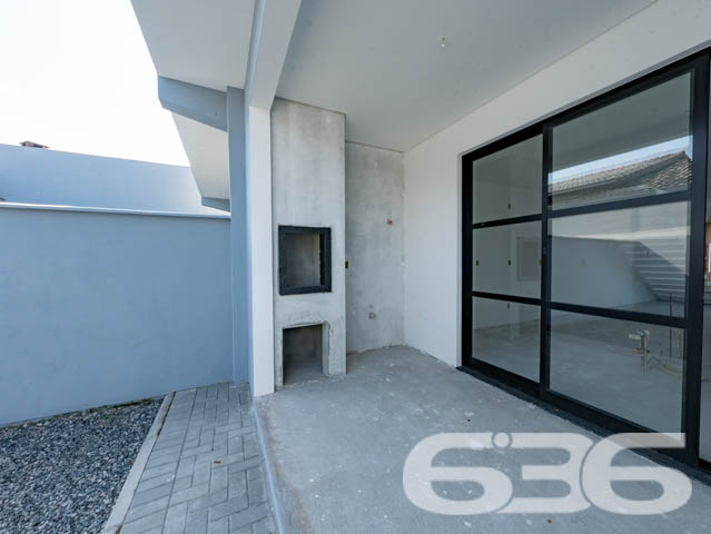 SOBRADO DE ALTO PADRÃO NO BAIRRO IRIRÚ - COM SUÍTE MASTER + 2 SUÍTES

Imagine viver em um sobrado de alto padrão com 221,71m² de área construída, localizado no desejado bairro Iririú. Este imóvel não é apenas uma casa, mas um estilo de vida. Com 2 suítes, uma suíte master e 5 banheiros, este sobrado oferece luxo e conforto em cada detalhe, e ainda está em fase de acabamento, permitindo que você adicione seu toque pessoal.

DETALHES DO IMÓVEL:
O sobrado conta com 2 suítes espaçosas, além uma suíte master, proporcionando um ambiente de luxo e privacidade. A sala de estar e jantar oferece um espaço aberto e acolhedor, perfeito para receber amigos e familiares. A cozinha, planejada para ser prática e elegante, será o coração da sua casa.

LOCALIZAÇÃO E INFRAESTRUTURA:
O bairro Iririú é conhecido por sua excelente localização e infraestrutura completa. Aqui, você estará perto de tudo que precisa para um dia a dia conveniente e agradável.

ESCOLHA A 636 NEGÓCIOS IMOBILIÁRIOS:
Com mais de 30 anos de experiência no mercado imobiliário, a 636 Negócios Imobiliários é a escolha certa para quem busca qualidade e segurança. Nossa equipe de profissionais altamente qualificados está pronta para auxiliá-lo em cada etapa do processo.
Telefone: (47) 3451-0636
WhatsApp: (47) 99190-0636