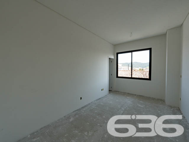 SOBRADO DE ALTO PADRÃO NO BAIRRO IRIRÚ - COM SUÍTE MASTER + 2 SUÍTES

Imagine viver em um sobrado de alto padrão com 221,71m² de área construída, localizado no desejado bairro Iririú. Este imóvel não é apenas uma casa, mas um estilo de vida. Com 2 suítes, uma suíte master e 5 banheiros, este sobrado oferece luxo e conforto em cada detalhe, e ainda está em fase de acabamento, permitindo que você adicione seu toque pessoal.

DETALHES DO IMÓVEL:
O sobrado conta com 2 suítes espaçosas, além uma suíte master, proporcionando um ambiente de luxo e privacidade. A sala de estar e jantar oferece um espaço aberto e acolhedor, perfeito para receber amigos e familiares. A cozinha, planejada para ser prática e elegante, será o coração da sua casa.

LOCALIZAÇÃO E INFRAESTRUTURA:
O bairro Iririú é conhecido por sua excelente localização e infraestrutura completa. Aqui, você estará perto de tudo que precisa para um dia a dia conveniente e agradável.

ESCOLHA A 636 NEGÓCIOS IMOBILIÁRIOS:
Com mais de 30 anos de experiência no mercado imobiliário, a 636 Negócios Imobiliários é a escolha certa para quem busca qualidade e segurança. Nossa equipe de profissionais altamente qualificados está pronta para auxiliá-lo em cada etapa do processo.
Telefone: (47) 3451-0636
WhatsApp: (47) 99190-0636