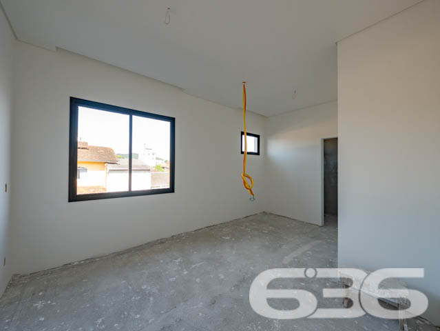 SOBRADO DE ALTO PADRÃO NO BAIRRO IRIRÚ - COM SUÍTE MASTER + 2 SUÍTES

Imagine viver em um sobrado de alto padrão com 221,71m² de área construída, localizado no desejado bairro Iririú. Este imóvel não é apenas uma casa, mas um estilo de vida. Com 2 suítes, uma suíte master e 5 banheiros, este sobrado oferece luxo e conforto em cada detalhe, e ainda está em fase de acabamento, permitindo que você adicione seu toque pessoal.

DETALHES DO IMÓVEL:
O sobrado conta com 2 suítes espaçosas, além uma suíte master, proporcionando um ambiente de luxo e privacidade. A sala de estar e jantar oferece um espaço aberto e acolhedor, perfeito para receber amigos e familiares. A cozinha, planejada para ser prática e elegante, será o coração da sua casa.

LOCALIZAÇÃO E INFRAESTRUTURA:
O bairro Iririú é conhecido por sua excelente localização e infraestrutura completa. Aqui, você estará perto de tudo que precisa para um dia a dia conveniente e agradável.

ESCOLHA A 636 NEGÓCIOS IMOBILIÁRIOS:
Com mais de 30 anos de experiência no mercado imobiliário, a 636 Negócios Imobiliários é a escolha certa para quem busca qualidade e segurança. Nossa equipe de profissionais altamente qualificados está pronta para auxiliá-lo em cada etapa do processo.
Telefone: (47) 3451-0636
WhatsApp: (47) 99190-0636