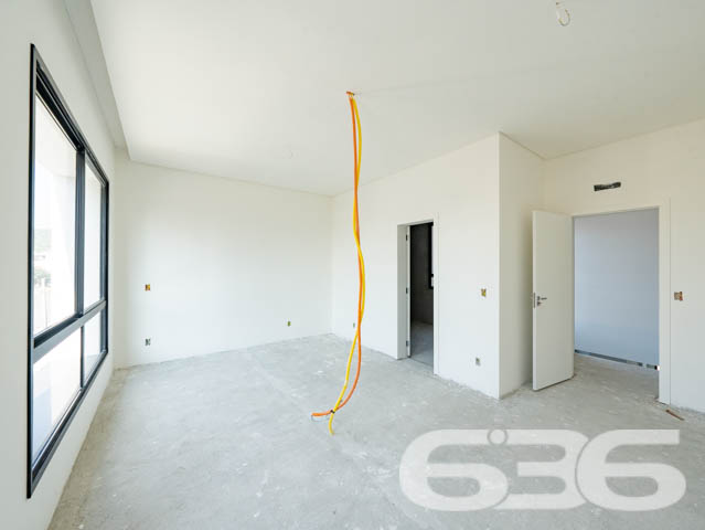 SOBRADO DE ALTO PADRÃO NO BAIRRO IRIRÚ - COM SUÍTE MASTER + 2 SUÍTES

Imagine viver em um sobrado de alto padrão com 221,71m² de área construída, localizado no desejado bairro Iririú. Este imóvel não é apenas uma casa, mas um estilo de vida. Com 2 suítes, uma suíte master e 5 banheiros, este sobrado oferece luxo e conforto em cada detalhe, e ainda está em fase de acabamento, permitindo que você adicione seu toque pessoal.

DETALHES DO IMÓVEL:
O sobrado conta com 2 suítes espaçosas, além uma suíte master, proporcionando um ambiente de luxo e privacidade. A sala de estar e jantar oferece um espaço aberto e acolhedor, perfeito para receber amigos e familiares. A cozinha, planejada para ser prática e elegante, será o coração da sua casa.

LOCALIZAÇÃO E INFRAESTRUTURA:
O bairro Iririú é conhecido por sua excelente localização e infraestrutura completa. Aqui, você estará perto de tudo que precisa para um dia a dia conveniente e agradável.

ESCOLHA A 636 NEGÓCIOS IMOBILIÁRIOS:
Com mais de 30 anos de experiência no mercado imobiliário, a 636 Negócios Imobiliários é a escolha certa para quem busca qualidade e segurança. Nossa equipe de profissionais altamente qualificados está pronta para auxiliá-lo em cada etapa do processo.
Telefone: (47) 3451-0636
WhatsApp: (47) 99190-0636