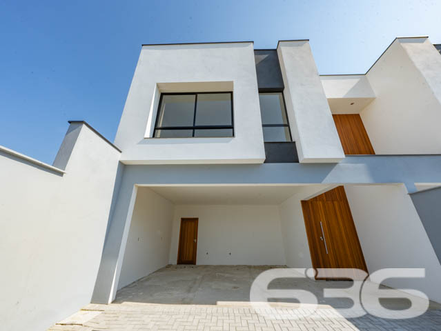 SOBRADO DE ALTO PADRÃO NO BAIRRO IRIRÚ - COM SUÍTE MASTER + 2 SUÍTES

Imagine viver em um sobrado de alto padrão com 221,71m² de área construída, localizado no desejado bairro Iririú. Este imóvel não é apenas uma casa, mas um estilo de vida. Com 2 suítes, uma suíte master e 5 banheiros, este sobrado oferece luxo e conforto em cada detalhe, e ainda está em fase de acabamento, permitindo que você adicione seu toque pessoal.

DETALHES DO IMÓVEL:
O sobrado conta com 2 suítes espaçosas, além uma suíte master, proporcionando um ambiente de luxo e privacidade. A sala de estar e jantar oferece um espaço aberto e acolhedor, perfeito para receber amigos e familiares. A cozinha, planejada para ser prática e elegante, será o coração da sua casa.

LOCALIZAÇÃO E INFRAESTRUTURA:
O bairro Iririú é conhecido por sua excelente localização e infraestrutura completa. Aqui, você estará perto de tudo que precisa para um dia a dia conveniente e agradável.

ESCOLHA A 636 NEGÓCIOS IMOBILIÁRIOS:
Com mais de 30 anos de experiência no mercado imobiliário, a 636 Negócios Imobiliários é a escolha certa para quem busca qualidade e segurança. Nossa equipe de profissionais altamente qualificados está pronta para auxiliá-lo em cada etapa do processo.
Telefone: (47) 3451-0636
WhatsApp: (47) 99190-0636