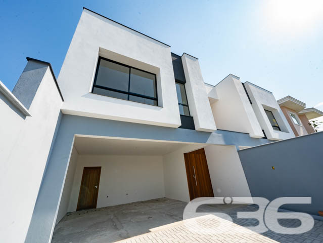 SOBRADO DE ALTO PADRÃO NO BAIRRO IRIRÚ - COM SUÍTE MASTER + 2 SUÍTES

Imagine viver em um sobrado de alto padrão com 221,71m² de área construída, localizado no desejado bairro Iririú. Este imóvel não é apenas uma casa, mas um estilo de vida. Com 2 suítes, uma suíte master e 5 banheiros, este sobrado oferece luxo e conforto em cada detalhe, e ainda está em fase de acabamento, permitindo que você adicione seu toque pessoal.

DETALHES DO IMÓVEL:
O sobrado conta com 2 suítes espaçosas, além uma suíte master, proporcionando um ambiente de luxo e privacidade. A sala de estar e jantar oferece um espaço aberto e acolhedor, perfeito para receber amigos e familiares. A cozinha, planejada para ser prática e elegante, será o coração da sua casa.

LOCALIZAÇÃO E INFRAESTRUTURA:
O bairro Iririú é conhecido por sua excelente localização e infraestrutura completa. Aqui, você estará perto de tudo que precisa para um dia a dia conveniente e agradável.

ESCOLHA A 636 NEGÓCIOS IMOBILIÁRIOS:
Com mais de 30 anos de experiência no mercado imobiliário, a 636 Negócios Imobiliários é a escolha certa para quem busca qualidade e segurança. Nossa equipe de profissionais altamente qualificados está pronta para auxiliá-lo em cada etapa do processo.
Telefone: (47) 3451-0636
WhatsApp: (47) 99190-0636