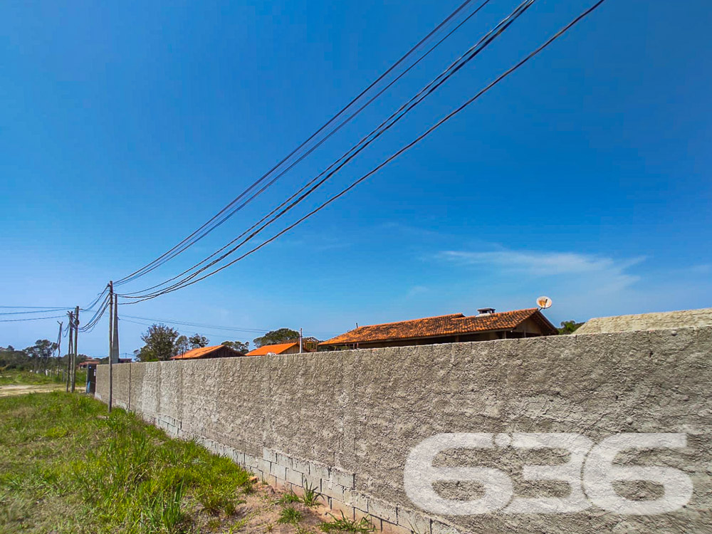 VENDE-SE TERRENO DE ESQUINA PRÓXIMO AO CANAL DO LINGUADO!
Sonha em construir a casa dos seus sonhos em um local paradisíaco? Apresentamos este magnífico terreno de esquina com 442,50m² de área total, localizado no bairro Ervino em São Francisco do Sul. A menos de 300 metros do Canal do Linguado, este terreno totalmente murado é o cenário perfeito para sua futura residência ou empreendimento.
UM TERRENO, INÚMERAS POSSIBILIDADES:
Com espaço de sobra, este terreno oferece inúmeras possibilidades para você criar a casa dos seus sonhos. Imagine um jardim exuberante, uma piscina para os dias quentes ou até mesmo uma área gourmet para receber amigos e familiares. As opções são infinitas!
VIVA A MAGIA DO LITORAL CATARINENSE:
O bairro Ervino é uma verdadeira joia do litoral catarinense, conhecido por suas praias deslumbrantes e ambiente tranquilo. A proximidade ao Canal do Linguado oferece uma experiência única, perfeita para os amantes da pesca, esportes aquáticos ou simplesmente para quem busca paz e tranquilidade.
ESCOLHA A 636 NEGÓCIOS IMOBILIÁRIOS:
Com mais de 30 anos de experiência no mercado imobiliário, a 636 Negócios Imobiliários é sua parceira de confiança. Entre em contato conosco para mais informações e faça um investimento seguro e rentável.
Telefone: (47) 3448-3636
WhatsApp: (47) 99190-0636