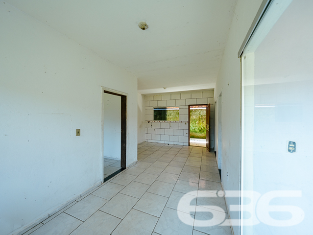 VENDE-SE TERRENO COM POTENCIAL NO BAIRRO PARANAGUAMIRIM - ESTUDA PERMUTA
No coração do Paranaguamirim, encontra-se este terreno de 240m², com 11 metros de frente e 25 metros nas laterais. Com uma área construída de 100m², o imóvel atual oferece a oportunidade perfeita para reforma ou demolição, abrindo caminho para um projeto inovador.
Espaço e Versatilidade para Realizar Seus Projetos
Este terreno plano é uma oportunidade de ouro para investidores e construtores. Seja para desenvolver uma residência personalizada ou um empreendimento comercial, este espaço oferece a liberdade criativa que você procura.
Localização Estratégica no Bairro Paranaguamirim
Situado em uma região em crescimento, este terreno está próximo a várias comodidades e serviços, garantindo conveniência e qualidade de vida. A localização estratégica promete valorização contínua e acessibilidade.
636 Negócios Imobiliários: Seu Guia para Investimentos Inteligentes
Com mais de três décadas de experiência no mercado imobiliário, a 636 Negócios Imobiliários é especialista em encontrar as melhores oportunidades de investimento. Estamos aqui para ajudá-lo a aproveitar ao máximo este terreno. Entre em contato conosco pelo telefone (47) 3451-0636 ou WhatsApp (47) 99190-0636 e vamos juntos planejar seu próximo grande investimento!