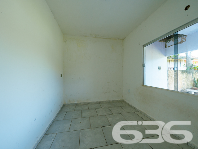 VENDE-SE TERRENO COM POTENCIAL NO BAIRRO PARANAGUAMIRIM - ESTUDA PERMUTA
No coração do Paranaguamirim, encontra-se este terreno de 240m², com 11 metros de frente e 25 metros nas laterais. Com uma área construída de 100m², o imóvel atual oferece a oportunidade perfeita para reforma ou demolição, abrindo caminho para um projeto inovador.
Espaço e Versatilidade para Realizar Seus Projetos
Este terreno plano é uma oportunidade de ouro para investidores e construtores. Seja para desenvolver uma residência personalizada ou um empreendimento comercial, este espaço oferece a liberdade criativa que você procura.
Localização Estratégica no Bairro Paranaguamirim
Situado em uma região em crescimento, este terreno está próximo a várias comodidades e serviços, garantindo conveniência e qualidade de vida. A localização estratégica promete valorização contínua e acessibilidade.
636 Negócios Imobiliários: Seu Guia para Investimentos Inteligentes
Com mais de três décadas de experiência no mercado imobiliário, a 636 Negócios Imobiliários é especialista em encontrar as melhores oportunidades de investimento. Estamos aqui para ajudá-lo a aproveitar ao máximo este terreno. Entre em contato conosco pelo telefone (47) 3451-0636 ou WhatsApp (47) 99190-0636 e vamos juntos planejar seu próximo grande investimento!
