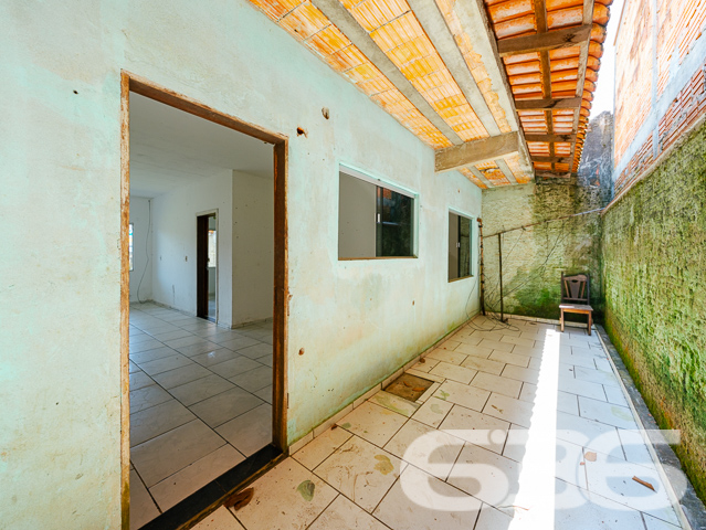 VENDE-SE TERRENO COM POTENCIAL NO BAIRRO PARANAGUAMIRIM - ESTUDA PERMUTA
No coração do Paranaguamirim, encontra-se este terreno de 240m², com 11 metros de frente e 25 metros nas laterais. Com uma área construída de 100m², o imóvel atual oferece a oportunidade perfeita para reforma ou demolição, abrindo caminho para um projeto inovador.
Espaço e Versatilidade para Realizar Seus Projetos
Este terreno plano é uma oportunidade de ouro para investidores e construtores. Seja para desenvolver uma residência personalizada ou um empreendimento comercial, este espaço oferece a liberdade criativa que você procura.
Localização Estratégica no Bairro Paranaguamirim
Situado em uma região em crescimento, este terreno está próximo a várias comodidades e serviços, garantindo conveniência e qualidade de vida. A localização estratégica promete valorização contínua e acessibilidade.
636 Negócios Imobiliários: Seu Guia para Investimentos Inteligentes
Com mais de três décadas de experiência no mercado imobiliário, a 636 Negócios Imobiliários é especialista em encontrar as melhores oportunidades de investimento. Estamos aqui para ajudá-lo a aproveitar ao máximo este terreno. Entre em contato conosco pelo telefone (47) 3451-0636 ou WhatsApp (47) 99190-0636 e vamos juntos planejar seu próximo grande investimento!
