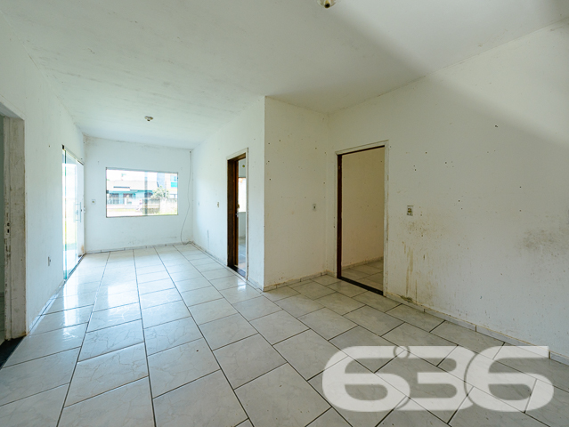 VENDE-SE TERRENO COM POTENCIAL NO BAIRRO PARANAGUAMIRIM - ESTUDA PERMUTA
No coração do Paranaguamirim, encontra-se este terreno de 240m², com 11 metros de frente e 25 metros nas laterais. Com uma área construída de 100m², o imóvel atual oferece a oportunidade perfeita para reforma ou demolição, abrindo caminho para um projeto inovador.
Espaço e Versatilidade para Realizar Seus Projetos
Este terreno plano é uma oportunidade de ouro para investidores e construtores. Seja para desenvolver uma residência personalizada ou um empreendimento comercial, este espaço oferece a liberdade criativa que você procura.
Localização Estratégica no Bairro Paranaguamirim
Situado em uma região em crescimento, este terreno está próximo a várias comodidades e serviços, garantindo conveniência e qualidade de vida. A localização estratégica promete valorização contínua e acessibilidade.
636 Negócios Imobiliários: Seu Guia para Investimentos Inteligentes
Com mais de três décadas de experiência no mercado imobiliário, a 636 Negócios Imobiliários é especialista em encontrar as melhores oportunidades de investimento. Estamos aqui para ajudá-lo a aproveitar ao máximo este terreno. Entre em contato conosco pelo telefone (47) 3451-0636 ou WhatsApp (47) 99190-0636 e vamos juntos planejar seu próximo grande investimento!