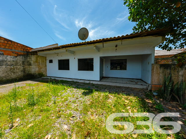 VENDE-SE TERRENO COM POTENCIAL NO BAIRRO PARANAGUAMIRIM - ESTUDA PERMUTA
No coração do Paranaguamirim, encontra-se este terreno de 240m², com 11 metros de frente e 25 metros nas laterais. Com uma área construída de 100m², o imóvel atual oferece a oportunidade perfeita para reforma ou demolição, abrindo caminho para um projeto inovador.
Espaço e Versatilidade para Realizar Seus Projetos
Este terreno plano é uma oportunidade de ouro para investidores e construtores. Seja para desenvolver uma residência personalizada ou um empreendimento comercial, este espaço oferece a liberdade criativa que você procura.
Localização Estratégica no Bairro Paranaguamirim
Situado em uma região em crescimento, este terreno está próximo a várias comodidades e serviços, garantindo conveniência e qualidade de vida. A localização estratégica promete valorização contínua e acessibilidade.
636 Negócios Imobiliários: Seu Guia para Investimentos Inteligentes
Com mais de três décadas de experiência no mercado imobiliário, a 636 Negócios Imobiliários é especialista em encontrar as melhores oportunidades de investimento. Estamos aqui para ajudá-lo a aproveitar ao máximo este terreno. Entre em contato conosco pelo telefone (47) 3451-0636 ou WhatsApp (47) 99190-0636 e vamos juntos planejar seu próximo grande investimento!