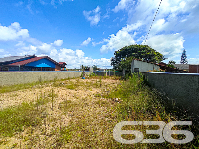 ???? Oportunidade Única na Maravilhosa Praia do Ervino, São Francisco do Sul - SC! ????
Seu pedacinho de paraíso espera por você a apenas 800 metros da deslumbrante Praia do Ervino. ???? Este terreno exclusivo de 364 m², completamente murado, oferece a oportunidade de construir o refúgio dos seus sonhos em uma das praias mais encantadoras de Santa Catarina.
???? Próximo ao Mar: A apenas 800 metros da Praia do Ervino, este terreno oferece a conveniência de estar próximo à areia e ao mar, permitindo que você aproveite a beleza natural sempre que desejar.
Localização Privilegiada:
Este terreno representa uma rara oportunidade de investimento na paradisíaca São Francisco do Sul. Desfrute da qualidade de vida à beira-mar, com fácil acesso a comodidades locais e atrações turísticas.
Não deixe essa chance escapar!
Contate-nos agora mesmo para mais informações ou agendar uma visita ao local. Faça parte deste cenário deslumbrante, construindo sua casa no coração da Praia do Ervino. ???? Seu futuro à beira-mar começa aqui! ????????
Com mais de 30 anos de experiência, a 636 Negócios Imobiliários é sua aliada na busca pelo imóvel ideal. Entre em contato pelo telefone (47) 3448-3636 ou WhatsApp (47) 99190-0636 e dê o primeiro passo para a vida na praia que você sempre sonhou.