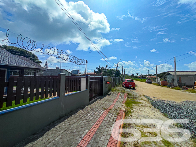 ???? Oportunidade Única na Maravilhosa Praia do Ervino, São Francisco do Sul - SC! ????
Seu pedacinho de paraíso espera por você a apenas 800 metros da deslumbrante Praia do Ervino. ???? Este terreno exclusivo de 364 m², completamente murado, oferece a oportunidade de construir o refúgio dos seus sonhos em uma das praias mais encantadoras de Santa Catarina.
???? Próximo ao Mar: A apenas 800 metros da Praia do Ervino, este terreno oferece a conveniência de estar próximo à areia e ao mar, permitindo que você aproveite a beleza natural sempre que desejar.
Localização Privilegiada:
Este terreno representa uma rara oportunidade de investimento na paradisíaca São Francisco do Sul. Desfrute da qualidade de vida à beira-mar, com fácil acesso a comodidades locais e atrações turísticas.
Não deixe essa chance escapar!
Contate-nos agora mesmo para mais informações ou agendar uma visita ao local. Faça parte deste cenário deslumbrante, construindo sua casa no coração da Praia do Ervino. ???? Seu futuro à beira-mar começa aqui! ????????
Com mais de 30 anos de experiência, a 636 Negócios Imobiliários é sua aliada na busca pelo imóvel ideal. Entre em contato pelo telefone (47) 3448-3636 ou WhatsApp (47) 99190-0636 e dê o primeiro passo para a vida na praia que você sempre sonhou.
