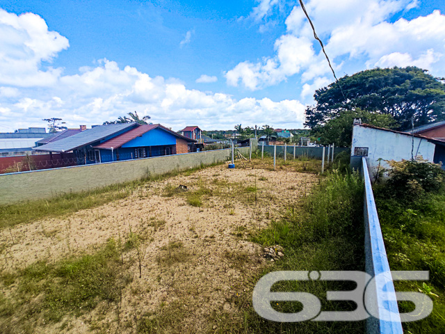 ???? Oportunidade Única na Maravilhosa Praia do Ervino, São Francisco do Sul - SC! ????
Seu pedacinho de paraíso espera por você a apenas 800 metros da deslumbrante Praia do Ervino. ???? Este terreno exclusivo de 364 m², completamente murado, oferece a oportunidade de construir o refúgio dos seus sonhos em uma das praias mais encantadoras de Santa Catarina.
???? Próximo ao Mar: A apenas 800 metros da Praia do Ervino, este terreno oferece a conveniência de estar próximo à areia e ao mar, permitindo que você aproveite a beleza natural sempre que desejar.
Localização Privilegiada:
Este terreno representa uma rara oportunidade de investimento na paradisíaca São Francisco do Sul. Desfrute da qualidade de vida à beira-mar, com fácil acesso a comodidades locais e atrações turísticas.
Não deixe essa chance escapar!
Contate-nos agora mesmo para mais informações ou agendar uma visita ao local. Faça parte deste cenário deslumbrante, construindo sua casa no coração da Praia do Ervino. ???? Seu futuro à beira-mar começa aqui! ????????
Com mais de 30 anos de experiência, a 636 Negócios Imobiliários é sua aliada na busca pelo imóvel ideal. Entre em contato pelo telefone (47) 3448-3636 ou WhatsApp (47) 99190-0636 e dê o primeiro passo para a vida na praia que você sempre sonhou.