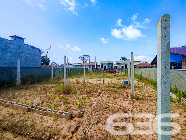 ???? Oportunidade Única na Maravilhosa Praia do Ervino, São Francisco do Sul - SC! ????
Seu pedacinho de paraíso espera por você a apenas 800 metros da deslumbrante Praia do Ervino. ???? Este terreno exclusivo de 364 m², completamente murado, oferece a oportunidade de construir o refúgio dos seus sonhos em uma das praias mais encantadoras de Santa Catarina.
???? Próximo ao Mar: A apenas 800 metros da Praia do Ervino, este terreno oferece a conveniência de estar próximo à areia e ao mar, permitindo que você aproveite a beleza natural sempre que desejar.
Localização Privilegiada:
Este terreno representa uma rara oportunidade de investimento na paradisíaca São Francisco do Sul. Desfrute da qualidade de vida à beira-mar, com fácil acesso a comodidades locais e atrações turísticas.
Não deixe essa chance escapar!
Contate-nos agora mesmo para mais informações ou agendar uma visita ao local. Faça parte deste cenário deslumbrante, construindo sua casa no coração da Praia do Ervino. ???? Seu futuro à beira-mar começa aqui! ????????
Com mais de 30 anos de experiência, a 636 Negócios Imobiliários é sua aliada na busca pelo imóvel ideal. Entre em contato pelo telefone (47) 3448-3636 ou WhatsApp (47) 99190-0636 e dê o primeiro passo para a vida na praia que você sempre sonhou.