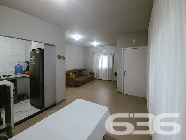 VENDE-SE CASA COM SUÍTE + 2 DORMITÓRIOS NO BAIRRO PETRÓPOLIS - ESTUDA PERMUTA

Elegância e Conforto em 91m² de Área Construída:
Descubra esta casa pré-moldada no bairro Petrópolis, um verdadeiro refúgio urbano com 240m² de terreno. Com acabamentos de alta qualidade, como porcelanato nas áreas comuns e laminado nos quartos, cada espaço foi pensado para oferecer conforto e estilo.

Espaços Integrados e Aconchegantes:
A casa conta com 3 dormitórios, incluindo uma suíte, e 2 banheiros. A sala de estar e jantar se integram à cozinha em um conceito aberto, criando um ambiente acolhedor e perfeito para momentos em família ou entre amigos.

Detalhes que Fazem a Diferença:
Embora a garagem precise de finalização, assim como as grades e o portão na frente da casa, o potencial deste imóvel é inegável. É a oportunidade ideal para personalizar e finalizar de acordo com seu gosto e necessidades.

Localização Privilegiada no Bairro Petrópolis:
Situada em uma região tranquila, a propriedade combina a serenidade de um bairro residencial com a conveniência de estar próxima a serviços essenciais e vias de acesso.

636 Negócios Imobiliários – Mais de 30 Anos de Excelência:
Com uma trajetória de sucesso e reconhecimento, a 636 Negócios Imobiliários se destaca pela perfeição técnico-jurídica em mediação de negócios. Para saber mais sobre esta casa no Petrópolis, ligue para (47) 3451-0636 ou mande uma mensagem no WhatsApp (47) 99190-0636.