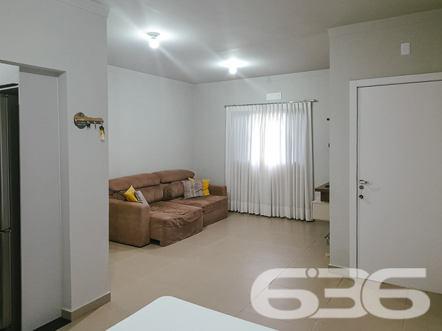 VENDE-SE CASA COM SUÍTE + 2 DORMITÓRIOS NO BAIRRO PETRÓPOLIS - ESTUDA PERMUTA

Elegância e Conforto em 91m² de Área Construída:
Descubra esta casa pré-moldada no bairro Petrópolis, um verdadeiro refúgio urbano com 240m² de terreno. Com acabamentos de alta qualidade, como porcelanato nas áreas comuns e laminado nos quartos, cada espaço foi pensado para oferecer conforto e estilo.

Espaços Integrados e Aconchegantes:
A casa conta com 3 dormitórios, incluindo uma suíte, e 2 banheiros. A sala de estar e jantar se integram à cozinha em um conceito aberto, criando um ambiente acolhedor e perfeito para momentos em família ou entre amigos.

Detalhes que Fazem a Diferença:
Embora a garagem precise de finalização, assim como as grades e o portão na frente da casa, o potencial deste imóvel é inegável. É a oportunidade ideal para personalizar e finalizar de acordo com seu gosto e necessidades.

Localização Privilegiada no Bairro Petrópolis:
Situada em uma região tranquila, a propriedade combina a serenidade de um bairro residencial com a conveniência de estar próxima a serviços essenciais e vias de acesso.

636 Negócios Imobiliários – Mais de 30 Anos de Excelência:
Com uma trajetória de sucesso e reconhecimento, a 636 Negócios Imobiliários se destaca pela perfeição técnico-jurídica em mediação de negócios. Para saber mais sobre esta casa no Petrópolis, ligue para (47) 3451-0636 ou mande uma mensagem no WhatsApp (47) 99190-0636.
