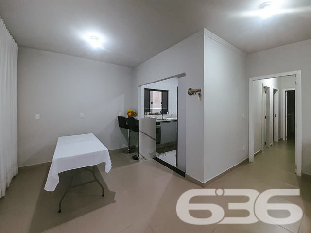 VENDE-SE CASA COM SUÍTE + 2 DORMITÓRIOS NO BAIRRO PETRÓPOLIS - ESTUDA PERMUTA

Elegância e Conforto em 91m² de Área Construída:
Descubra esta casa pré-moldada no bairro Petrópolis, um verdadeiro refúgio urbano com 240m² de terreno. Com acabamentos de alta qualidade, como porcelanato nas áreas comuns e laminado nos quartos, cada espaço foi pensado para oferecer conforto e estilo.

Espaços Integrados e Aconchegantes:
A casa conta com 3 dormitórios, incluindo uma suíte, e 2 banheiros. A sala de estar e jantar se integram à cozinha em um conceito aberto, criando um ambiente acolhedor e perfeito para momentos em família ou entre amigos.

Detalhes que Fazem a Diferença:
Embora a garagem precise de finalização, assim como as grades e o portão na frente da casa, o potencial deste imóvel é inegável. É a oportunidade ideal para personalizar e finalizar de acordo com seu gosto e necessidades.

Localização Privilegiada no Bairro Petrópolis:
Situada em uma região tranquila, a propriedade combina a serenidade de um bairro residencial com a conveniência de estar próxima a serviços essenciais e vias de acesso.

636 Negócios Imobiliários – Mais de 30 Anos de Excelência:
Com uma trajetória de sucesso e reconhecimento, a 636 Negócios Imobiliários se destaca pela perfeição técnico-jurídica em mediação de negócios. Para saber mais sobre esta casa no Petrópolis, ligue para (47) 3451-0636 ou mande uma mensagem no WhatsApp (47) 99190-0636.