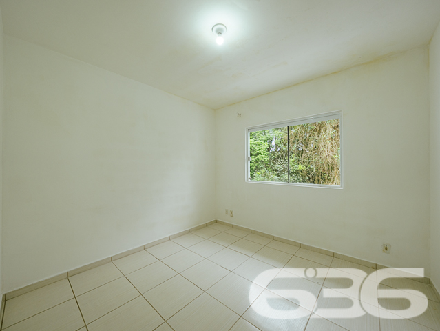 SOBRADO COM 2 DORMITÓRIOS NO BAIRRO JOÃO COSTA!
Seu Novo Lar Espera por Você:
Descubra este geminado sobrado de 70,37m² no bairro João Costa, recentemente renovado e pronto para acolher sua família. Com pintura nova e uma reforma cuidadosa, cada detalhe foi pensado para o seu conforto.
Espaço e Harmonia:
Este imóvel conta com 2 dormitórios aconchegantes, banheiro, sala de estar, cozinha e lavabo. As 2 sacadas oferecem uma vista encantadora, ideal para momentos de relaxamento. A propriedade é murada, garantindo privacidade e segurança.
Localização Privilegiada:
Situado no bairro João Costa, este geminado sobrado está próximo de vias de acesso, transporte público, escolas e serviços essenciais, facilitando seu dia a dia e garantindo praticidade para toda a família.
636 Negócios Imobiliários – Seu Sonho, Nossa Missão:
Com mais de 30 anos de experiência no mercado imobiliário, estamos prontos para ajudá-lo a encontrar o imóvel ideal. Entre em contato conosco pelo telefone: (47) 3451-0636 ou WhatsApp: (47) 99190-0636 e descubra como podemos transformar seu sonho em realidade.
