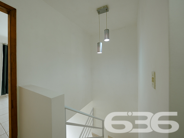 SOBRADO COM 2 DORMITÓRIOS NO BAIRRO JOÃO COSTA!
Seu Novo Lar Espera por Você:
Descubra este geminado sobrado de 70,37m² no bairro João Costa, recentemente renovado e pronto para acolher sua família. Com pintura nova e uma reforma cuidadosa, cada detalhe foi pensado para o seu conforto.
Espaço e Harmonia:
Este imóvel conta com 2 dormitórios aconchegantes, banheiro, sala de estar, cozinha e lavabo. As 2 sacadas oferecem uma vista encantadora, ideal para momentos de relaxamento. A propriedade é murada, garantindo privacidade e segurança.
Localização Privilegiada:
Situado no bairro João Costa, este geminado sobrado está próximo de vias de acesso, transporte público, escolas e serviços essenciais, facilitando seu dia a dia e garantindo praticidade para toda a família.
636 Negócios Imobiliários – Seu Sonho, Nossa Missão:
Com mais de 30 anos de experiência no mercado imobiliário, estamos prontos para ajudá-lo a encontrar o imóvel ideal. Entre em contato conosco pelo telefone: (47) 3451-0636 ou WhatsApp: (47) 99190-0636 e descubra como podemos transformar seu sonho em realidade.