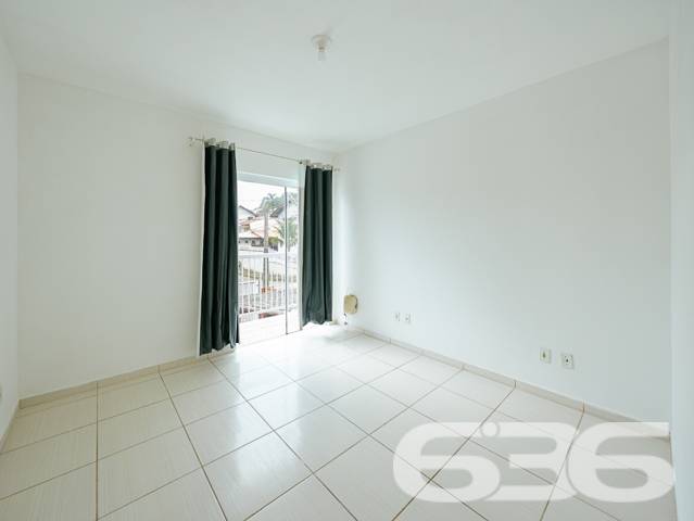 SOBRADO COM 2 DORMITÓRIOS NO BAIRRO JOÃO COSTA!
Seu Novo Lar Espera por Você:
Descubra este geminado sobrado de 70,37m² no bairro João Costa, recentemente renovado e pronto para acolher sua família. Com pintura nova e uma reforma cuidadosa, cada detalhe foi pensado para o seu conforto.
Espaço e Harmonia:
Este imóvel conta com 2 dormitórios aconchegantes, banheiro, sala de estar, cozinha e lavabo. As 2 sacadas oferecem uma vista encantadora, ideal para momentos de relaxamento. A propriedade é murada, garantindo privacidade e segurança.
Localização Privilegiada:
Situado no bairro João Costa, este geminado sobrado está próximo de vias de acesso, transporte público, escolas e serviços essenciais, facilitando seu dia a dia e garantindo praticidade para toda a família.
636 Negócios Imobiliários – Seu Sonho, Nossa Missão:
Com mais de 30 anos de experiência no mercado imobiliário, estamos prontos para ajudá-lo a encontrar o imóvel ideal. Entre em contato conosco pelo telefone: (47) 3451-0636 ou WhatsApp: (47) 99190-0636 e descubra como podemos transformar seu sonho em realidade.