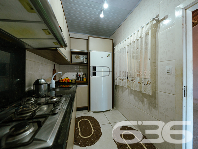 Descubra a realização de morar bem em Joinville-SC, no acolhedor bairro Paranaguamirim. Apresentamos a você uma residência térrea que esbanja conforto e bom gosto, projetada para aconchegar você e sua família.
Neste lar de 135m², a tranquilidade e a privacidade são garantidas por um terreno de 325,16m² com geometria regular e topografia plana, caracterizando um espaço ideal para quem deseja qualidade de vida. A fachada convida ao descanso, com um amplo quintal onde a simplicidade e a elegância se encontram.
A residência oferece três dormitórios confortáveis, acompanhados por móveis embutidos sob medida que harmonizam com cada espaço, trazendo praticidade e otimização ao dia a dia. Com duas garagens cobertas e três descobertas, o imóvel garante facilidade e segurança para você e sua família.
A sala de estar se apresenta como um convite ao descanso e ao encontro, com acabamentos de alta qualidade e uma atmosfera acolhedora. A cozinha é um retrato da funcionalidade, com armários planejados que otimizam o espaço, tornando cada momento uma experiência culinária agradável.
O lazer está garantido com uma área de festa com churrasqueira, integrando os melhores momentos em família e entre amigos, além de uma piscina convidativa para os dias de sol. O imóvel ainda conta com uma área de serviço prática, despensa, portão eletrônico, e está murado, oferecendo privacidade e segurança.
Reconhecida pela excelência técnico-jurídica, a 636 Negócios Imobiliários garante a mediação desse imóvel de forma ágil e segura. Estamos prontos para avaliar propostas de troca por outros imóveis, em bairros selecionados de Joinville, permitindo flexibilidade para atender suas necessidades.
Além disso, com localização privilegiada, o imóvel está próximo a vias de acesso, transporte público, escolas e serviços públicos essenciais, garantindo comodidade para o seu dia a dia.
Esta é uma oportunidade exclusiva de morar em um imóvel que reflete a excelência e a dedicação que são marcas da 636 Negócios Imobiliários. Com mais de 30 anos de experiência no mercado imobiliário, nossa equipe está pronta para lhe receber e oferecer o melhor atendimento. Viva essa experiência com a 636.
Venha conhecer e encante-se com o potencial deste lar onde cada detalhe foi pensado para proporcionar conforto e bem-estar. Só se constrói uma grande história com grandes escolhas – comece a sua aqui.
636 NEGÓCIOS IMOBILIÁRIOS: A SUA MELHOR ESCOLHA
Com mais de 30 anos de experiência, a 636 Negócios Imobiliários é sua parceira ideal para encontrar o imóvel perfeito. Estamos prontos para ajudá-lo a fazer deste imóvel o seu novo lar.
Telefone: (47) 3451-0636
WhatsApp: (47) 99190-0636
Não perca esta oportunidade única. Visite nosso site para mais informações: i636.com.br