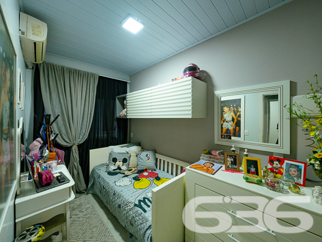 Descubra a realização de morar bem em Joinville-SC, no acolhedor bairro Paranaguamirim. Apresentamos a você uma residência térrea que esbanja conforto e bom gosto, projetada para aconchegar você e sua família.
Neste lar de 135m², a tranquilidade e a privacidade são garantidas por um terreno de 325,16m² com geometria regular e topografia plana, caracterizando um espaço ideal para quem deseja qualidade de vida. A fachada convida ao descanso, com um amplo quintal onde a simplicidade e a elegância se encontram.
A residência oferece três dormitórios confortáveis, acompanhados por móveis embutidos sob medida que harmonizam com cada espaço, trazendo praticidade e otimização ao dia a dia. Com duas garagens cobertas e três descobertas, o imóvel garante facilidade e segurança para você e sua família.
A sala de estar se apresenta como um convite ao descanso e ao encontro, com acabamentos de alta qualidade e uma atmosfera acolhedora. A cozinha é um retrato da funcionalidade, com armários planejados que otimizam o espaço, tornando cada momento uma experiência culinária agradável.
O lazer está garantido com uma área de festa com churrasqueira, integrando os melhores momentos em família e entre amigos, além de uma piscina convidativa para os dias de sol. O imóvel ainda conta com uma área de serviço prática, despensa, portão eletrônico, e está murado, oferecendo privacidade e segurança.
Reconhecida pela excelência técnico-jurídica, a 636 Negócios Imobiliários garante a mediação desse imóvel de forma ágil e segura. Estamos prontos para avaliar propostas de troca por outros imóveis, em bairros selecionados de Joinville, permitindo flexibilidade para atender suas necessidades.
Além disso, com localização privilegiada, o imóvel está próximo a vias de acesso, transporte público, escolas e serviços públicos essenciais, garantindo comodidade para o seu dia a dia.
Esta é uma oportunidade exclusiva de morar em um imóvel que reflete a excelência e a dedicação que são marcas da 636 Negócios Imobiliários. Com mais de 30 anos de experiência no mercado imobiliário, nossa equipe está pronta para lhe receber e oferecer o melhor atendimento. Viva essa experiência com a 636.
Venha conhecer e encante-se com o potencial deste lar onde cada detalhe foi pensado para proporcionar conforto e bem-estar. Só se constrói uma grande história com grandes escolhas – comece a sua aqui.
636 NEGÓCIOS IMOBILIÁRIOS: A SUA MELHOR ESCOLHA
Com mais de 30 anos de experiência, a 636 Negócios Imobiliários é sua parceira ideal para encontrar o imóvel perfeito. Estamos prontos para ajudá-lo a fazer deste imóvel o seu novo lar.
Telefone: (47) 3451-0636
WhatsApp: (47) 99190-0636
Não perca esta oportunidade única. Visite nosso site para mais informações: i636.com.br