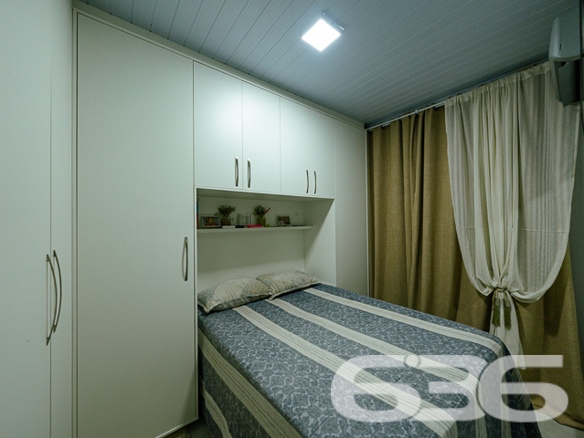 Descubra a realização de morar bem em Joinville-SC, no acolhedor bairro Paranaguamirim. Apresentamos a você uma residência térrea que esbanja conforto e bom gosto, projetada para aconchegar você e sua família.
Neste lar de 135m², a tranquilidade e a privacidade são garantidas por um terreno de 325,16m² com geometria regular e topografia plana, caracterizando um espaço ideal para quem deseja qualidade de vida. A fachada convida ao descanso, com um amplo quintal onde a simplicidade e a elegância se encontram.
A residência oferece três dormitórios confortáveis, acompanhados por móveis embutidos sob medida que harmonizam com cada espaço, trazendo praticidade e otimização ao dia a dia. Com duas garagens cobertas e três descobertas, o imóvel garante facilidade e segurança para você e sua família.
A sala de estar se apresenta como um convite ao descanso e ao encontro, com acabamentos de alta qualidade e uma atmosfera acolhedora. A cozinha é um retrato da funcionalidade, com armários planejados que otimizam o espaço, tornando cada momento uma experiência culinária agradável.
O lazer está garantido com uma área de festa com churrasqueira, integrando os melhores momentos em família e entre amigos, além de uma piscina convidativa para os dias de sol. O imóvel ainda conta com uma área de serviço prática, despensa, portão eletrônico, e está murado, oferecendo privacidade e segurança.
Reconhecida pela excelência técnico-jurídica, a 636 Negócios Imobiliários garante a mediação desse imóvel de forma ágil e segura. Estamos prontos para avaliar propostas de troca por outros imóveis, em bairros selecionados de Joinville, permitindo flexibilidade para atender suas necessidades.
Além disso, com localização privilegiada, o imóvel está próximo a vias de acesso, transporte público, escolas e serviços públicos essenciais, garantindo comodidade para o seu dia a dia.
Esta é uma oportunidade exclusiva de morar em um imóvel que reflete a excelência e a dedicação que são marcas da 636 Negócios Imobiliários. Com mais de 30 anos de experiência no mercado imobiliário, nossa equipe está pronta para lhe receber e oferecer o melhor atendimento. Viva essa experiência com a 636.
Venha conhecer e encante-se com o potencial deste lar onde cada detalhe foi pensado para proporcionar conforto e bem-estar. Só se constrói uma grande história com grandes escolhas – comece a sua aqui.
636 NEGÓCIOS IMOBILIÁRIOS: A SUA MELHOR ESCOLHA
Com mais de 30 anos de experiência, a 636 Negócios Imobiliários é sua parceira ideal para encontrar o imóvel perfeito. Estamos prontos para ajudá-lo a fazer deste imóvel o seu novo lar.
Telefone: (47) 3451-0636
WhatsApp: (47) 99190-0636
Não perca esta oportunidade única. Visite nosso site para mais informações: i636.com.br