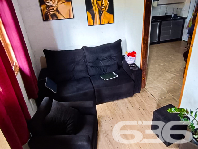 IMÓVEL À VENDA COM 3 DORMITÓRIOS NO BAIRRO PARANAGUAMIRIM

Descubra o potencial deste imóvel situado no coração do bairro Paranaguamirim, uma propriedade que combina espaço, conforto e a possibilidade de personalização ao seu gosto.

Com um terreno de 360m² e 90m² de área construída, esta casa oferece 3 dormitórios, 2 banheiros, salas de estar e jantar integradas, cozinha com móveis, área de serviço e uma generosa área de festas com churrasqueira e forno a lenha, ideal para reunir amigos e família.

Além de contar com garagem coberta e descoberta, o imóvel é totalmente murado, garantindo privacidade e segurança. O amplo quintal com jardim oferece um espaço verde para relaxar e desfrutar do ar livre, enquanto a estrutura existente, embora simples, apresenta um excelente potencial para reformas e personalização, transformando-a na casa dos seus sonhos.

Localizada no bairro Paranaguamirim, esta casa está em uma área tranquila, perfeita para quem busca paz sem abrir mão da conveniência de estar próximo a serviços essenciais. A região oferece fácil acesso a vias de transporte, escolas, hospitais e áreas de lazer, garantindo uma vida prática e confortável.

Na 636 Negócios Imobiliários, entendemos que cada cliente é único e seus sonhos também. Este imóvel representa uma excelente oportunidade para quem deseja personalizar seu espaço e criar um lar verdadeiramente seu. Entre em contato conosco pelo telefone: (47) 3451-0636 ou WhatsApp: (47) 99190-0636 e deixe-nos ajudá-lo a realizar seu sonho.

Descubra mais sobre esta e outras oportunidades em nosso site: i636.com.br