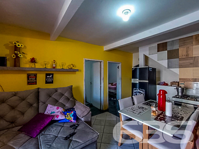 AMPLO SOBRADO NO BAIRRO ITINGA, JOINVILLE – 4 DORMITÓRIOS E ÁREA DE FESTAS - ESTUDA PERMUTA

Descubra este amplo sobrado de 170m² no bairro Itinga, em Joinville, um verdadeiro espaço de conforto e praticidade. Situado em um terreno de 356m², este imóvel bem arejado é perfeito para quem busca espaço e qualidade de vida.

O sobrado oferece 4 garagens, sendo 2 cobertas e 2 descobertas, garantindo espaço e segurança para seus veículos. Com 4 dormitórios, cada um é um convite ao conforto e ao descanso.

As 2 salas de estar são espaçosas e acolhedoras, ideais para momentos relaxantes em família. As 2 cozinhas, equipadas com móveis de qualidade, são perfeitas para quem ama cozinhar. As 2 áreas de serviço facilitam a organização do dia a dia.

A área de festa com churrasqueira é ideal para entretenimento e celebrações. Além disso, o imóvel conta com 2 sacadas, grades, é totalmente murado, oferecendo segurança e privacidade.

Localizado no bairro Itinga, este sobrado está próximo a vias de acesso, transporte público, escolas e serviços públicos essenciais, garantindo uma vida prática e confortável.

A 636 Negócios Imobiliários, com mais de 30 anos de experiência, está pronta para ajudá-lo a encontrar o lar dos seus sonhos. Nossa equipe de especialistas está à disposição para oferecer o melhor atendimento. Entre em contato conosco pelo telefone: (47) 3451-0636 ou WhatsApp: (47) 99190-0636.

Este e outros milhares de imóveis no site: i636.com.br
